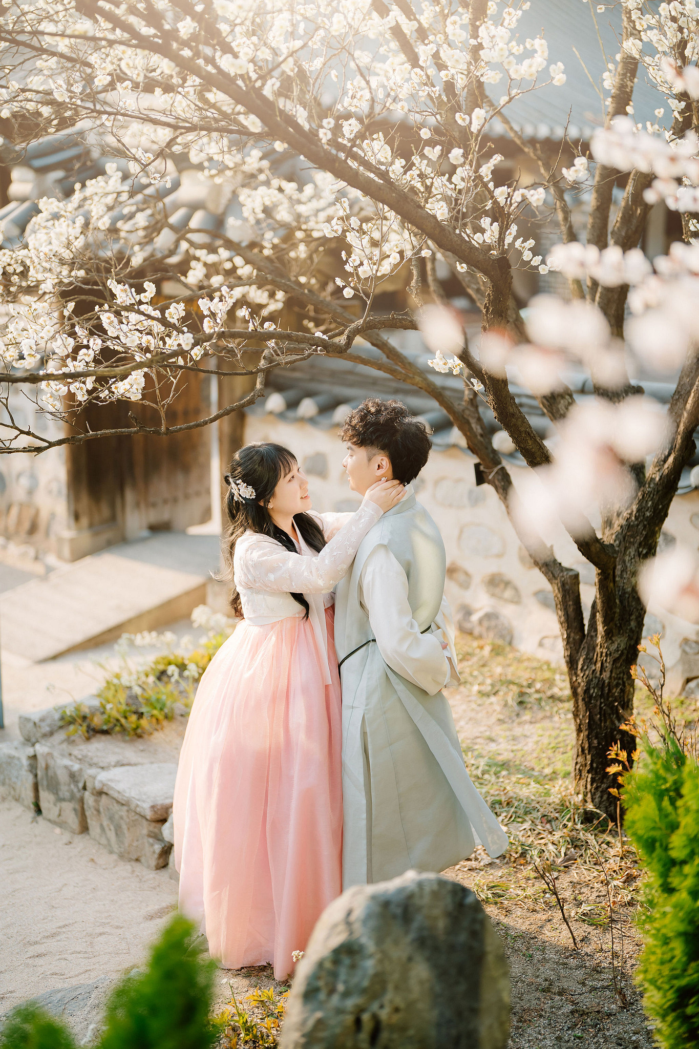 Seoul Pre-Wedding Photoshoot | Yongma Land, Seoul Forest & Namsangol Hanok Village at Namsangol Hanok Village pre-wedding photo