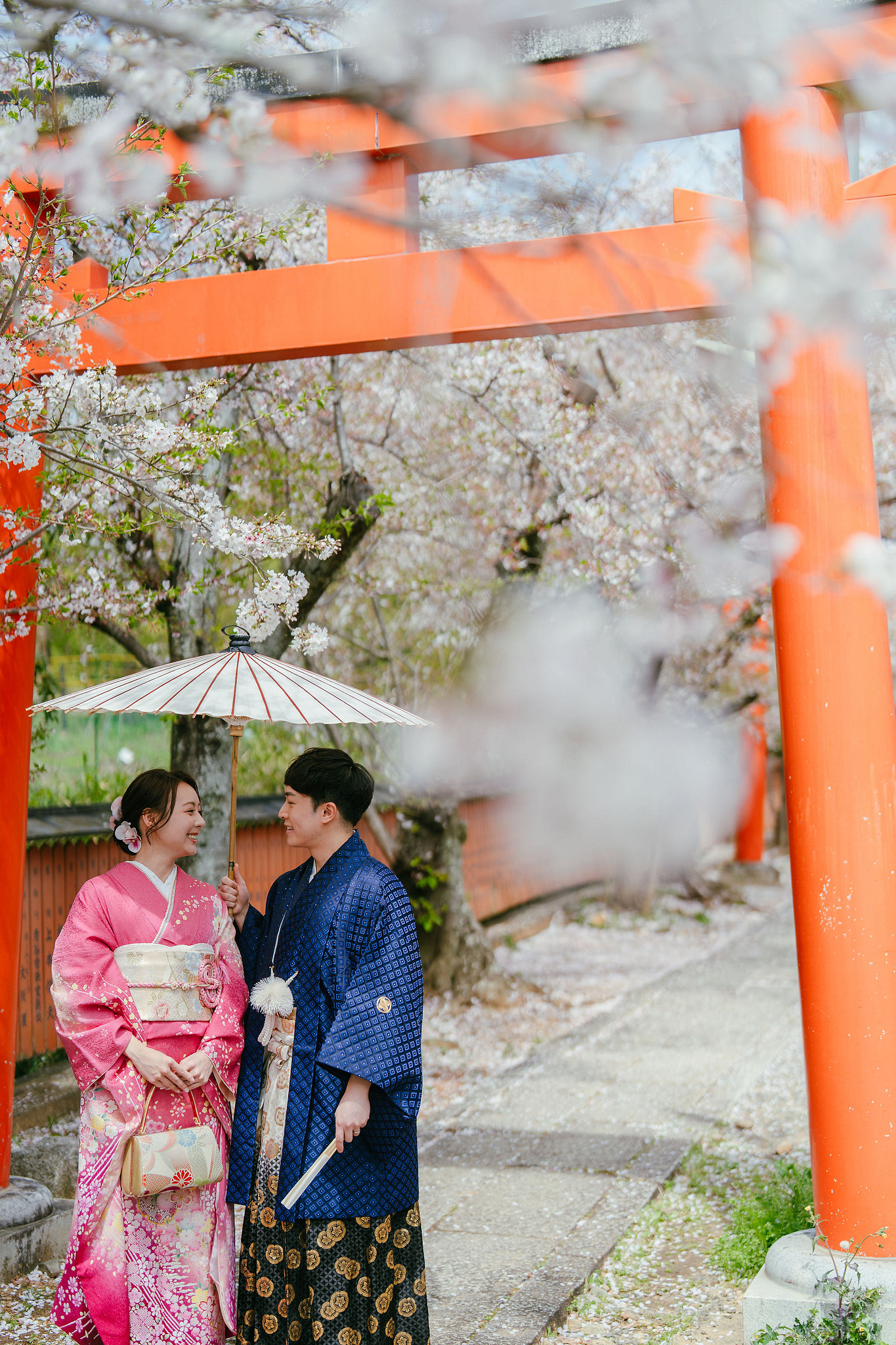 Kyoto Pre-Wedding Photoshoot | Fushimi Inari, Nara Deer Park & Mt. Wakakusa at Fushimi Inari pre-wedding photo