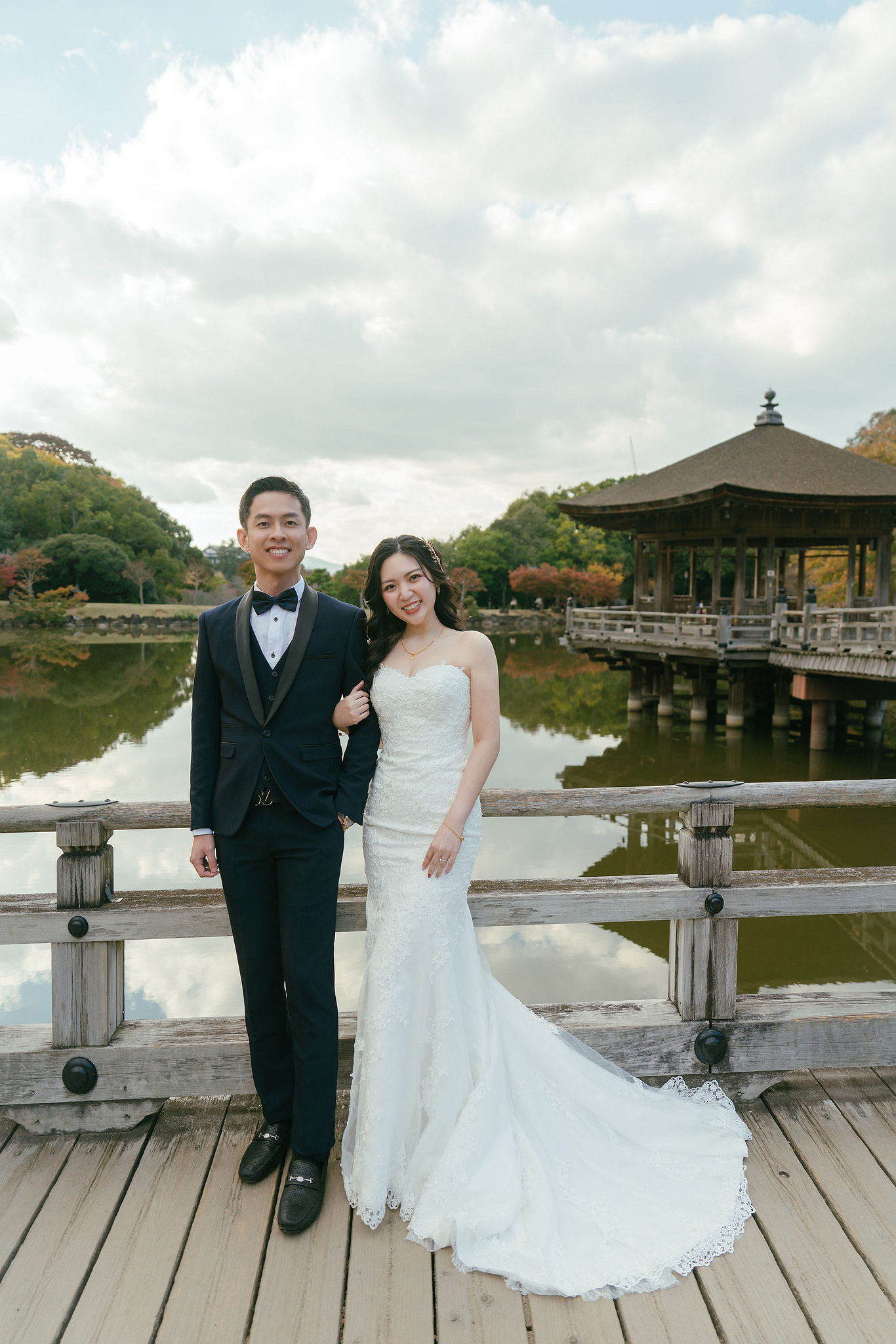 Kyoto Pre-Wedding Photoshoot | Gion Streets & Fushimi Inari Shrine & Nara Park at Nara Park & Mount Wakakusa pre-wedding photo