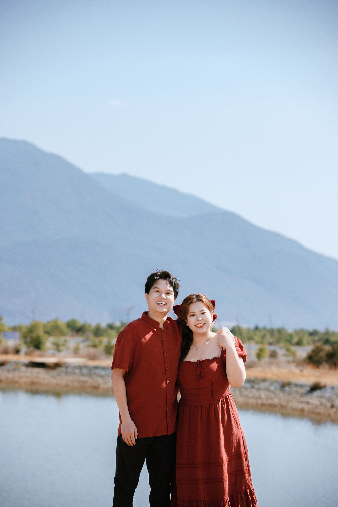 Lijiang Pre-Wedding Photoshoot | Spruce Meadow, Blue Moon Valley & Alpine Lake at Natural Lake pre-wedding photo