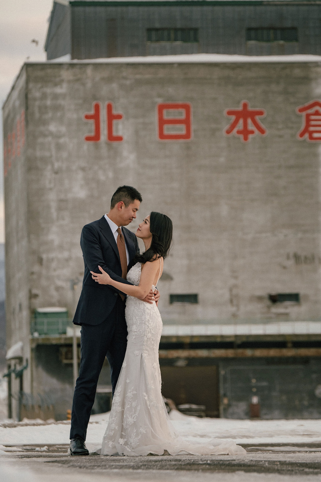 Hokkaido Pre-Wedding Photoshoot with Iyahiko Shrine, Nakajima Park, Moerenuma Park & Otaru Canal at Otaru Port pre-wedding photo