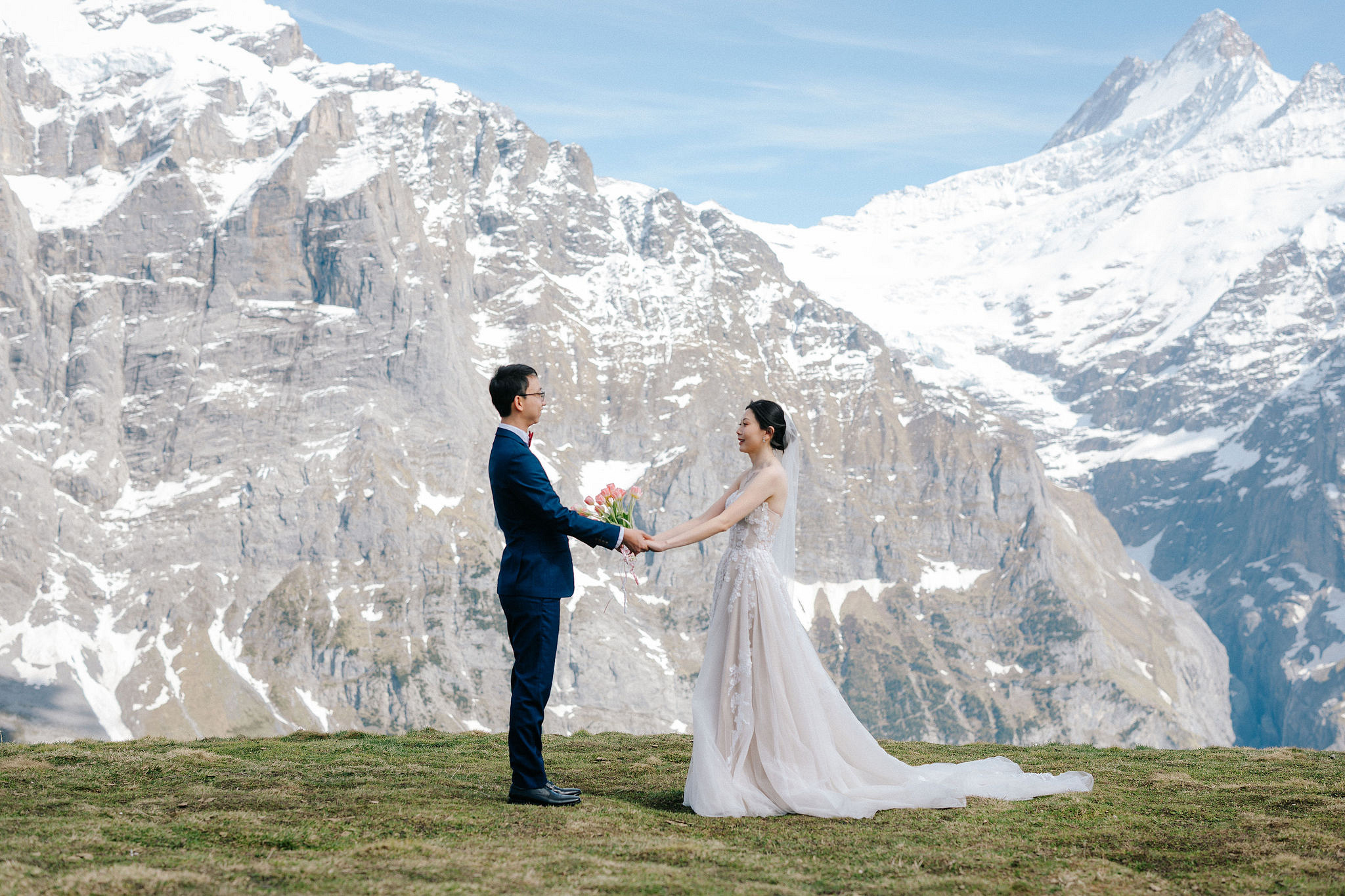 Switzerland Pre-Wedding Photoshoot | Grindelwald First & Grindelwald Village & Lake Brienz at Grindelwald First pre-wedding photo
