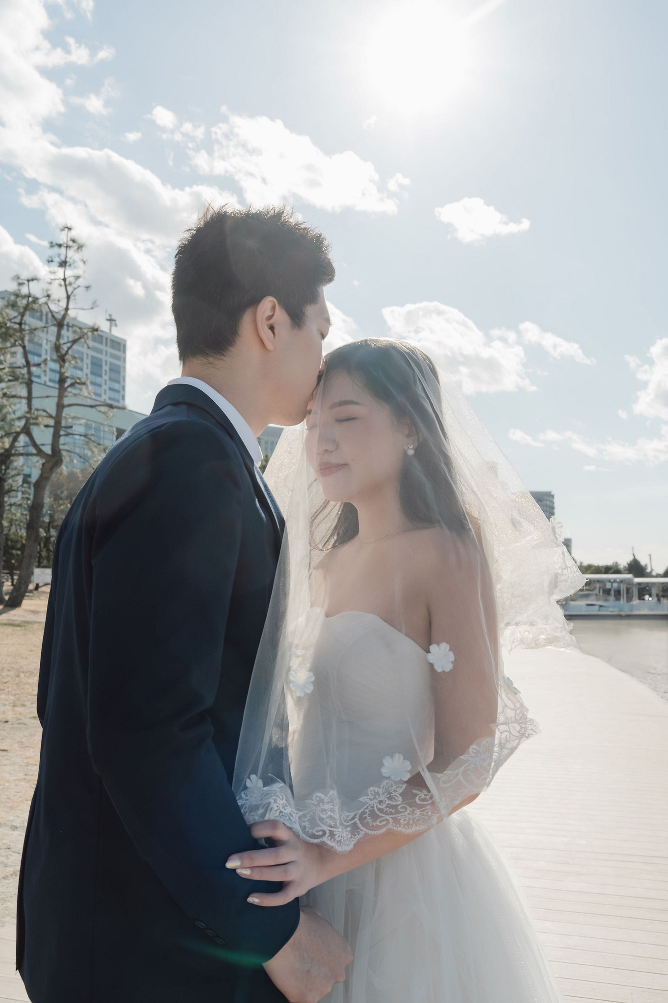 Tokyo Pre-Wedding Photoshoot | Tokyo Shrine, Tokyo Beach & Shibuya at Tokyo Beach pre-wedding photo