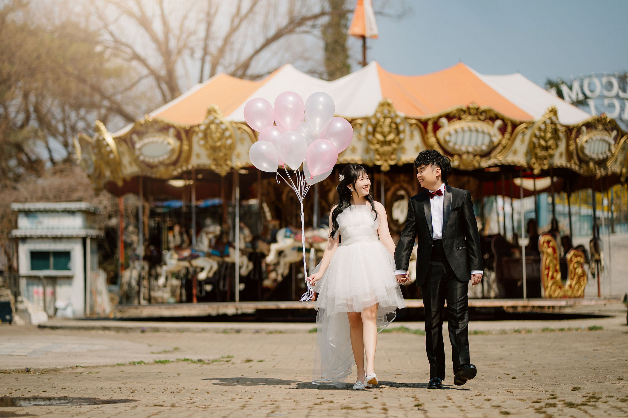 Seoul Pre-Wedding Photoshoot | Yongma Land, Seoul Forest & Namsangol Hanok Village at Yongma Land Amusement Park pre-wedding photo