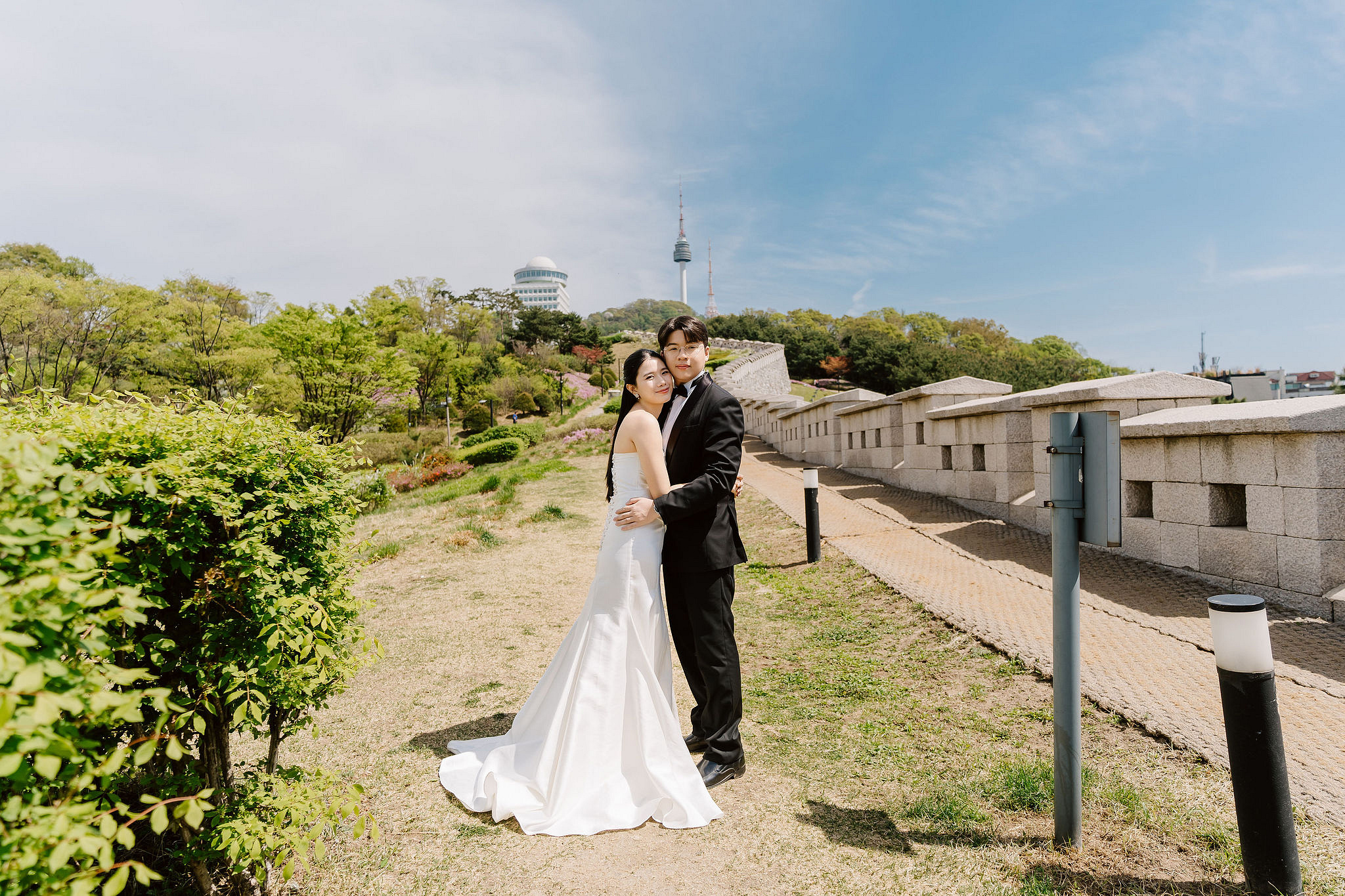 Seoul Pre-Wedding Photoshoot | Namsan, City Streets & Hangang Park at Namsan pre-wedding photo