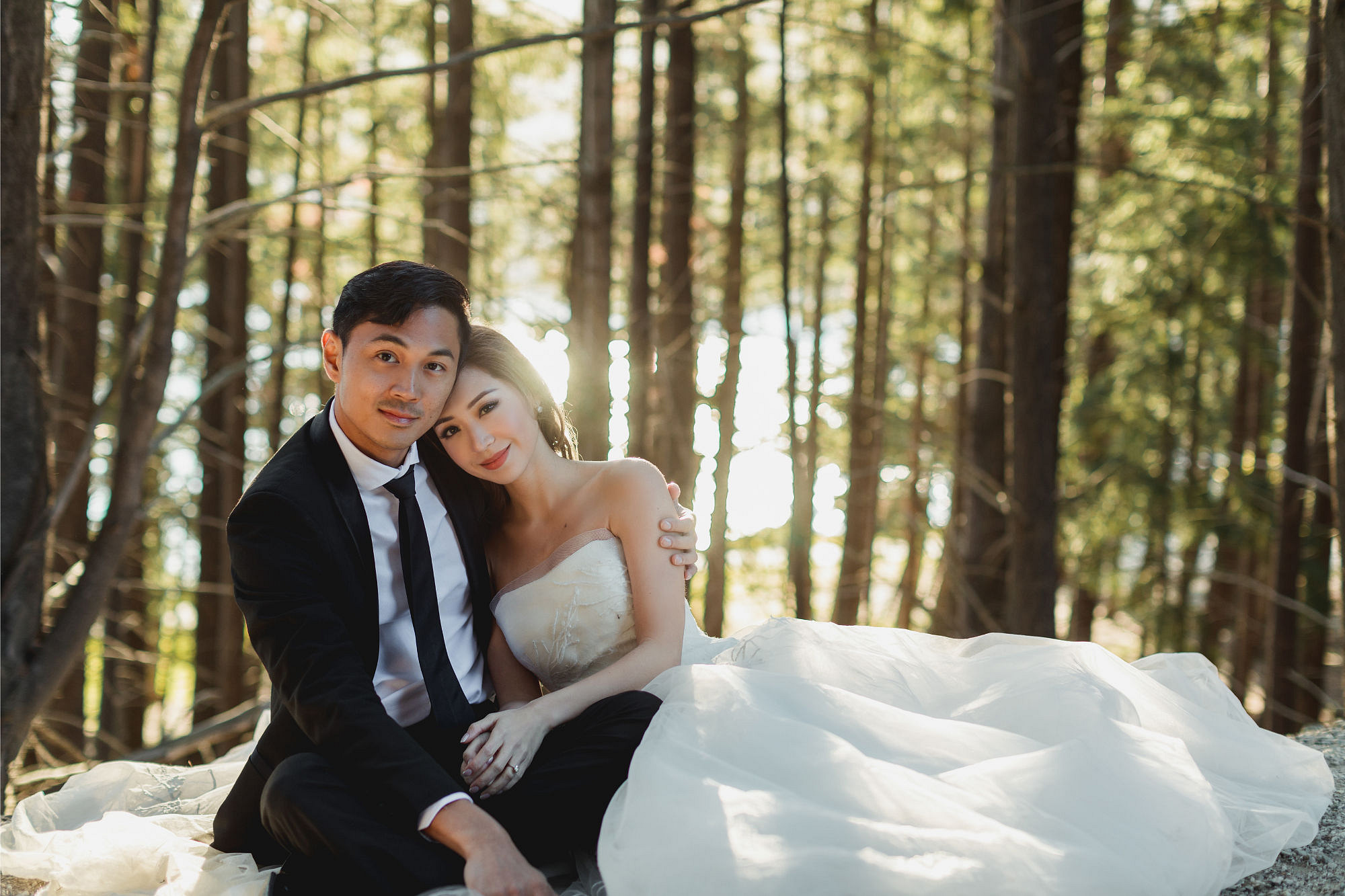 Kryz Uy And Slater Pre Wedding Photoshoot At Roy's Peak, Alpaca Farm And Arrowtown at Queenstown Gardens pre-wedding photo