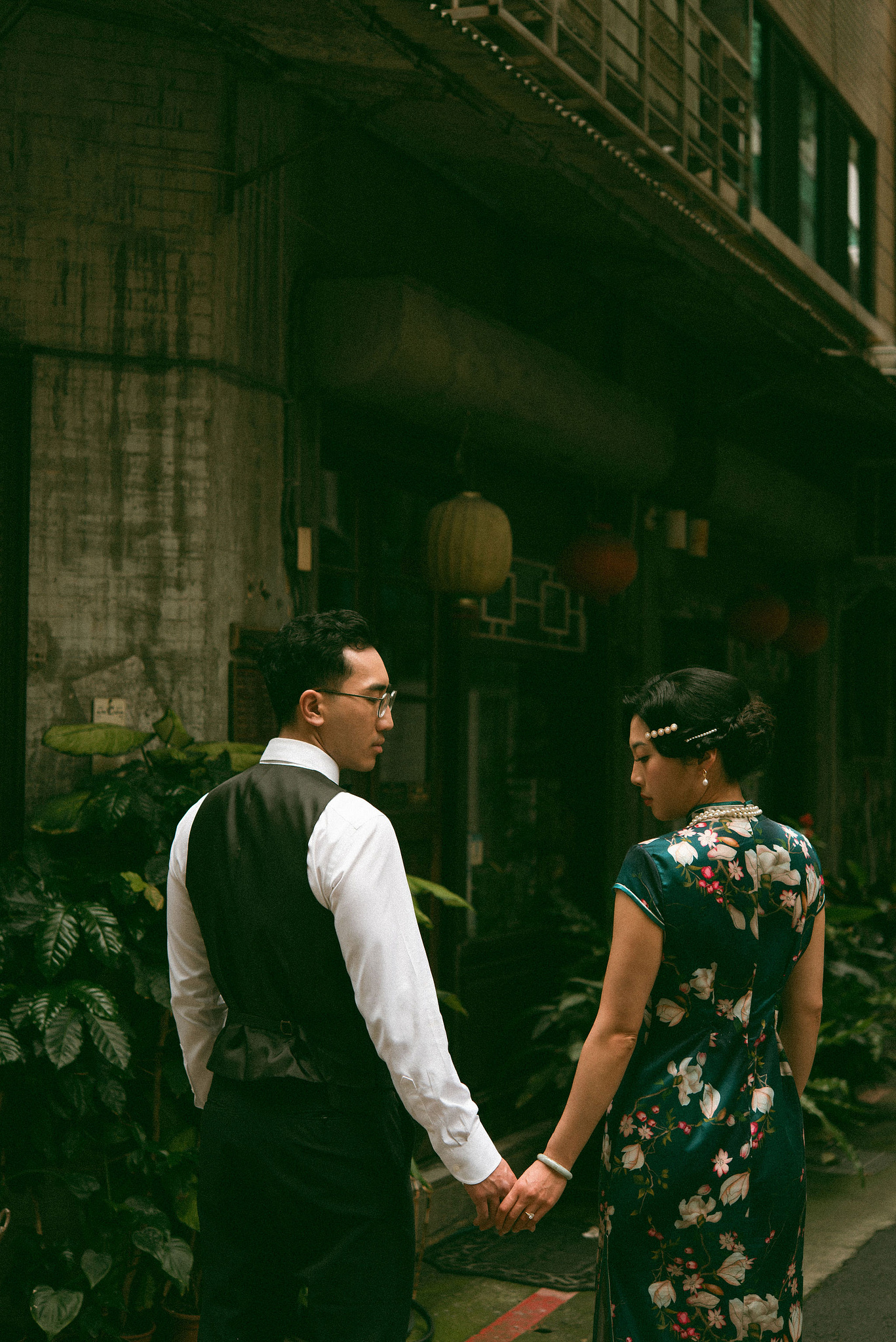 Taiwan Pre-Wedding Photoshoot | Cafe Chamber, Yangmingshan & Huaxi Street Night Market at Cafe Chamber pre-wedding photo