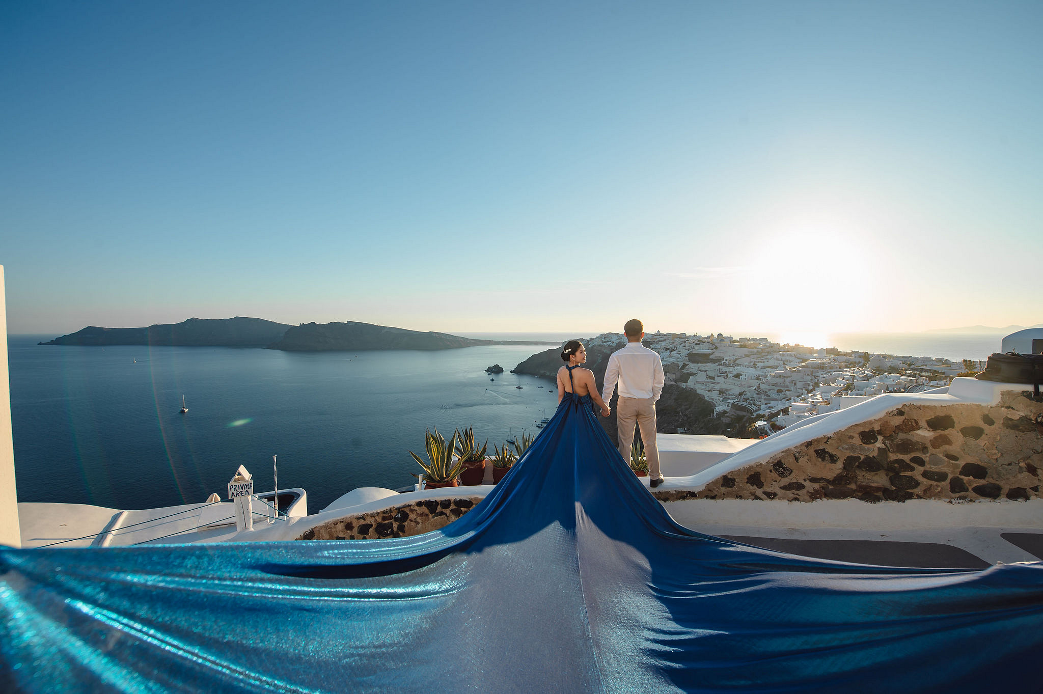 Santorini Pre-Wedding Photoshoot | Imerovigli, Firostefani & Finikia at Finikia pre-wedding photo