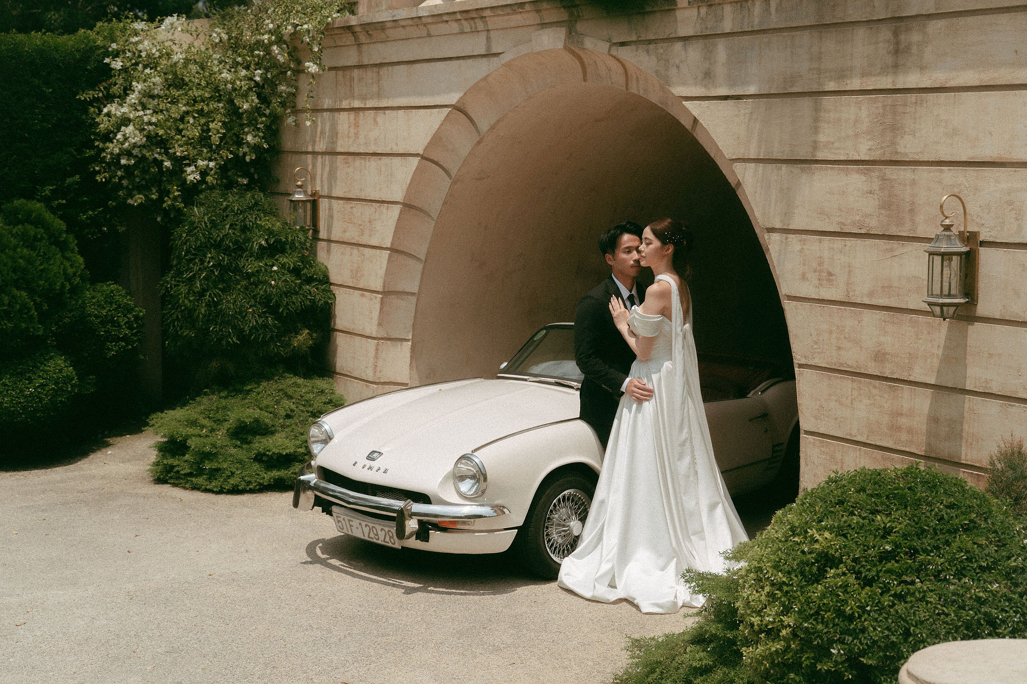 Ho Chi Minh Vietnam Pre-Wedding Photoshoot | European Film Studio, Market Streets & Saigon Bridge at Jardin de Rom pre-wedding photo