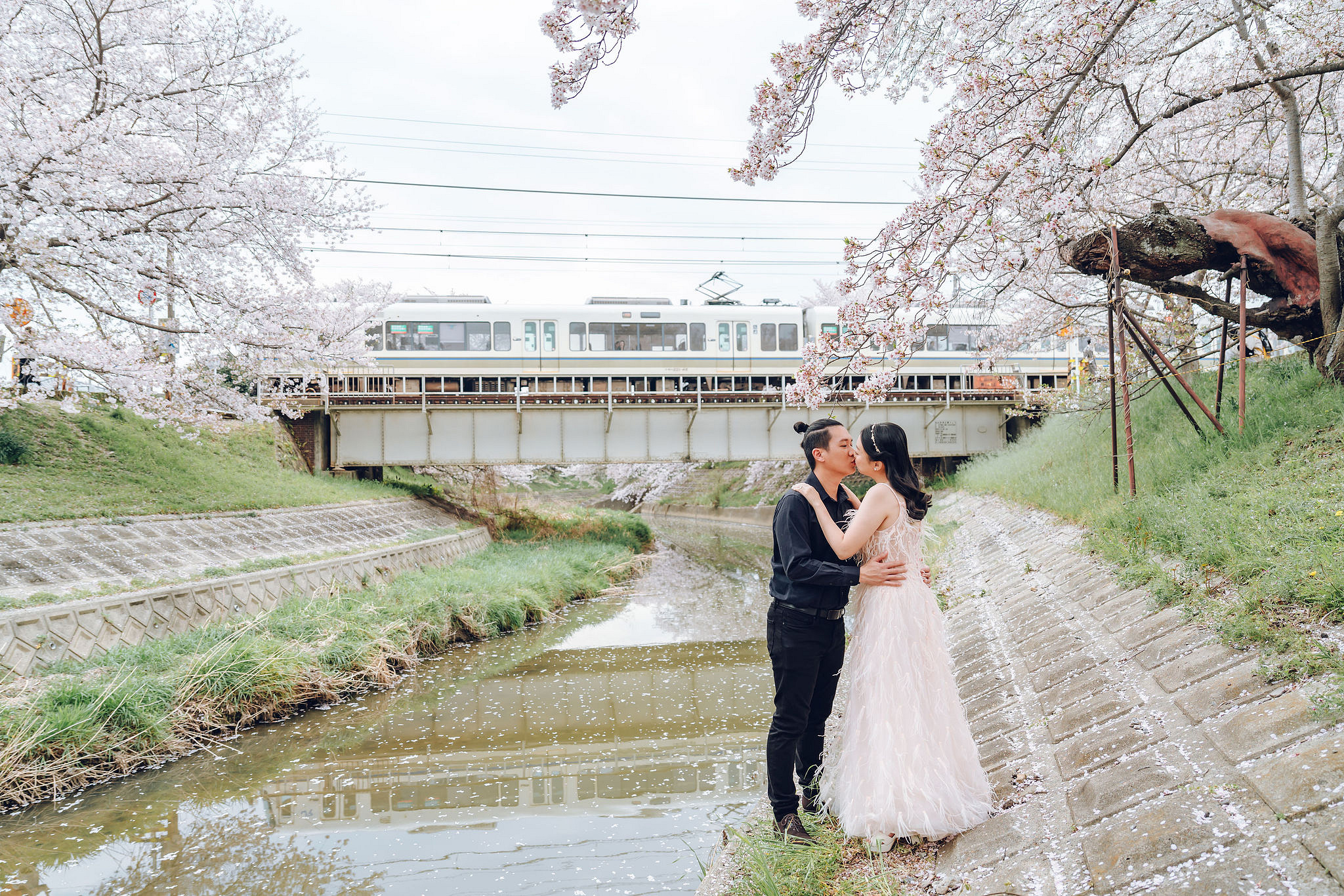 Kyoto Pre-Wedding Photoshoot | Historic Higashiyama Streets, Keage Incline & Nara Park at Keage Incline & Kamo Riverbanks pre-wedding photo