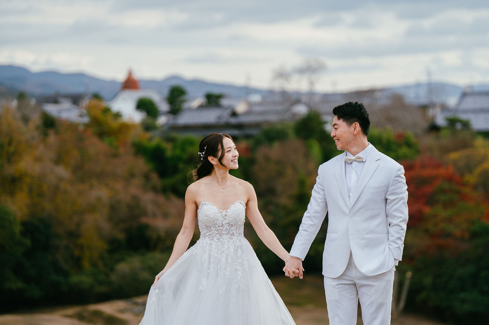 Kyoto Pre-Wedding Photoshoot | Ninenzaka, Nara Deer Park & Mt. Wakakusa at Nara Deer Park pre-wedding photo