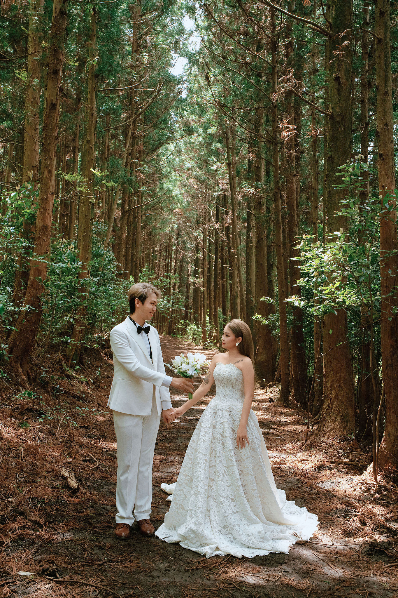 Jeju Pre-Wedding Photoshoot | Sangye-dong Forest, Yerae Ecological Park & Hyeopjae Beach at Sangye-dong Forest pre-wedding photo