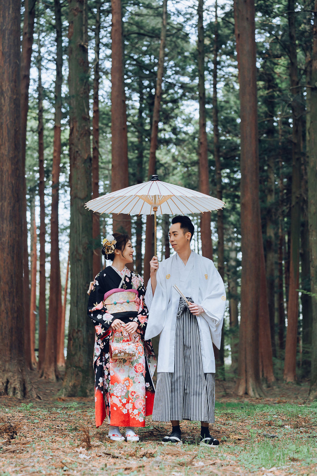 Tokyo & Mt Fuji Pre-Wedding Photoshoot | Mt Fuji Shrine, Chureito Pagoda & Lake Kawaguchiko at Mt Fuji Shrine pre-wedding photo