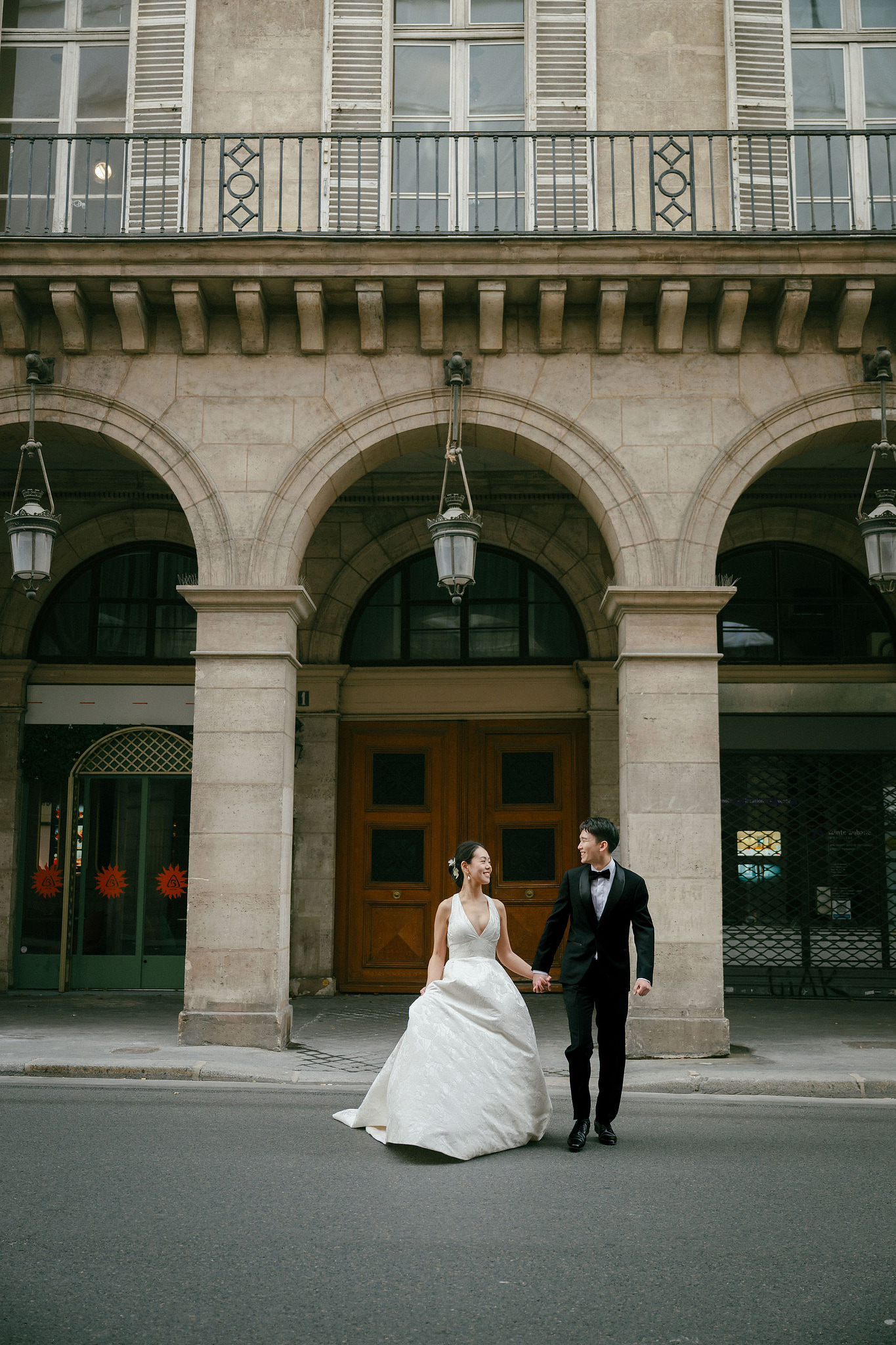 Paris Autumn Pre-Wedding Photoshoot | Place du Trocadéro, Port de Billy, Avenue de Camoëns, Louvre & Luxembourg Gardens at Parisian Streets & Café pre-wedding photo
