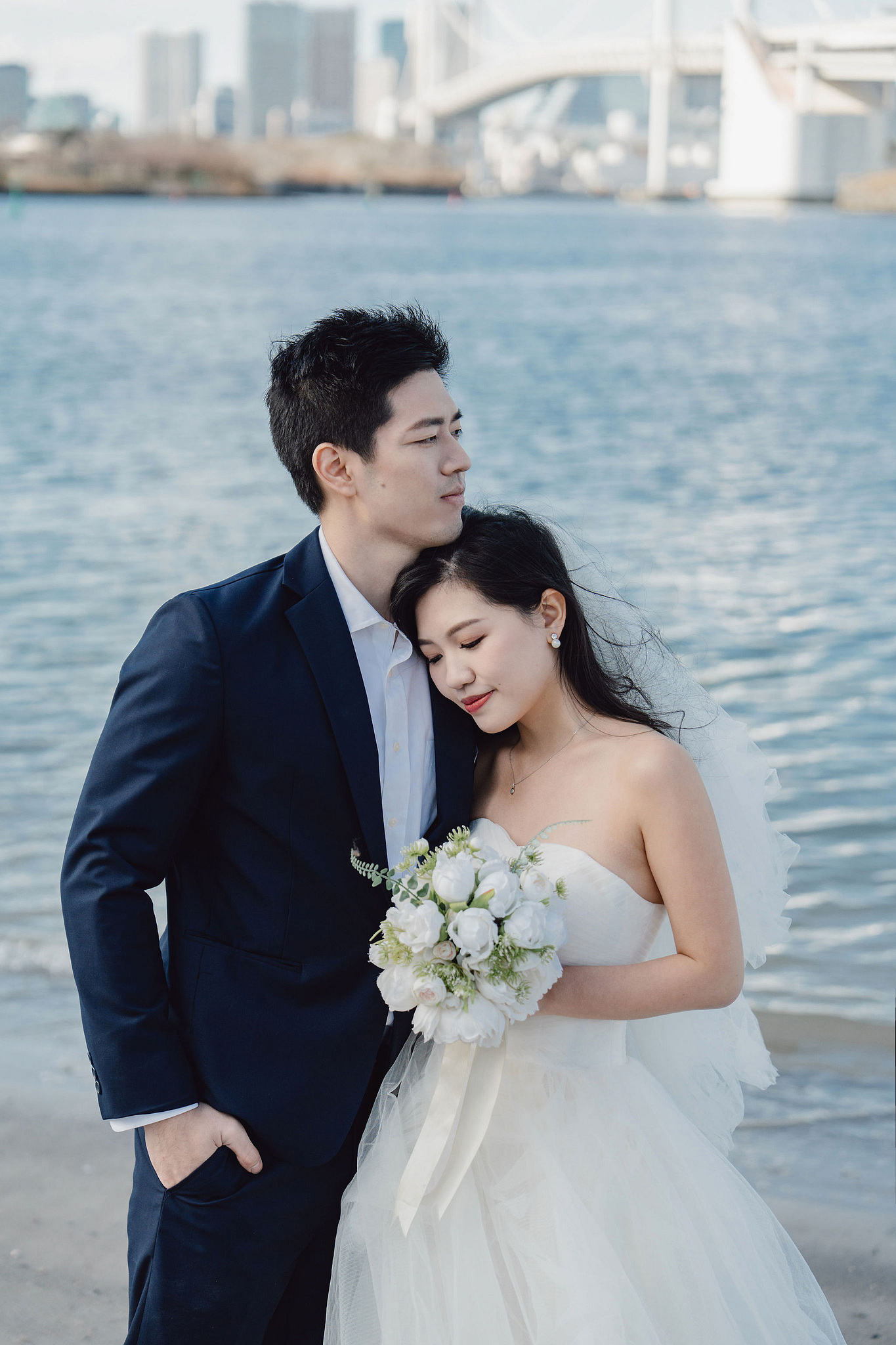 Tokyo Pre-Wedding Photoshoot | Tokyo Shrine, Tokyo Beach & Shibuya at Tokyo Beach pre-wedding photo