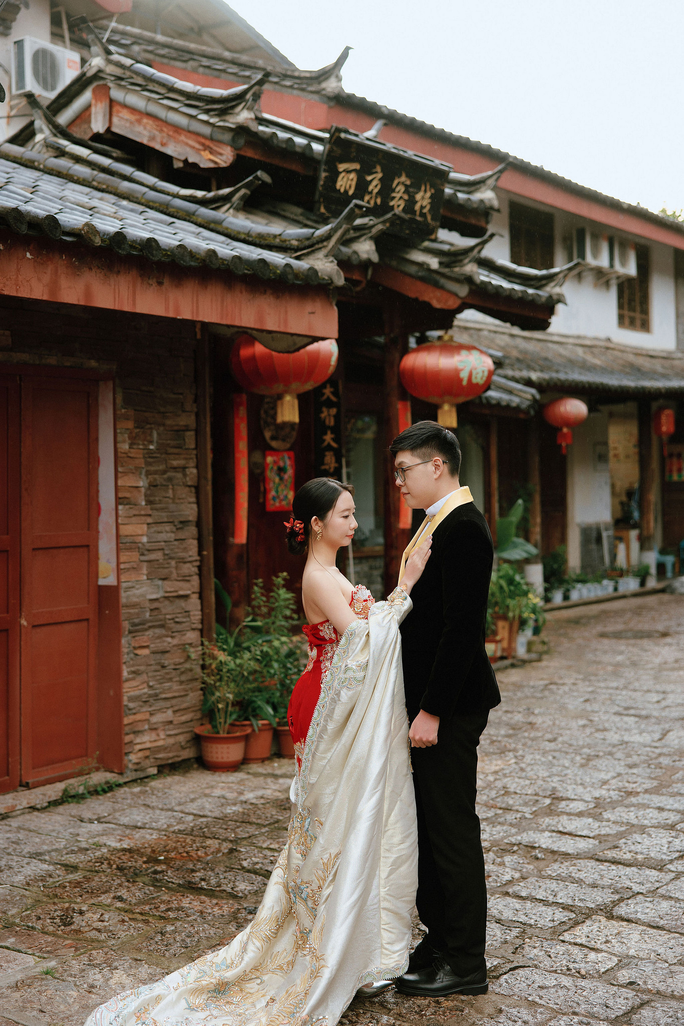 Lijiang, Yunnan Pre-Wedding Photoshoot | Spruce Meadow, Blue Moon Valley, Yulong Snow Mountain & Shuhe Ancient Town at Shuhe Ancient Town pre-wedding photo