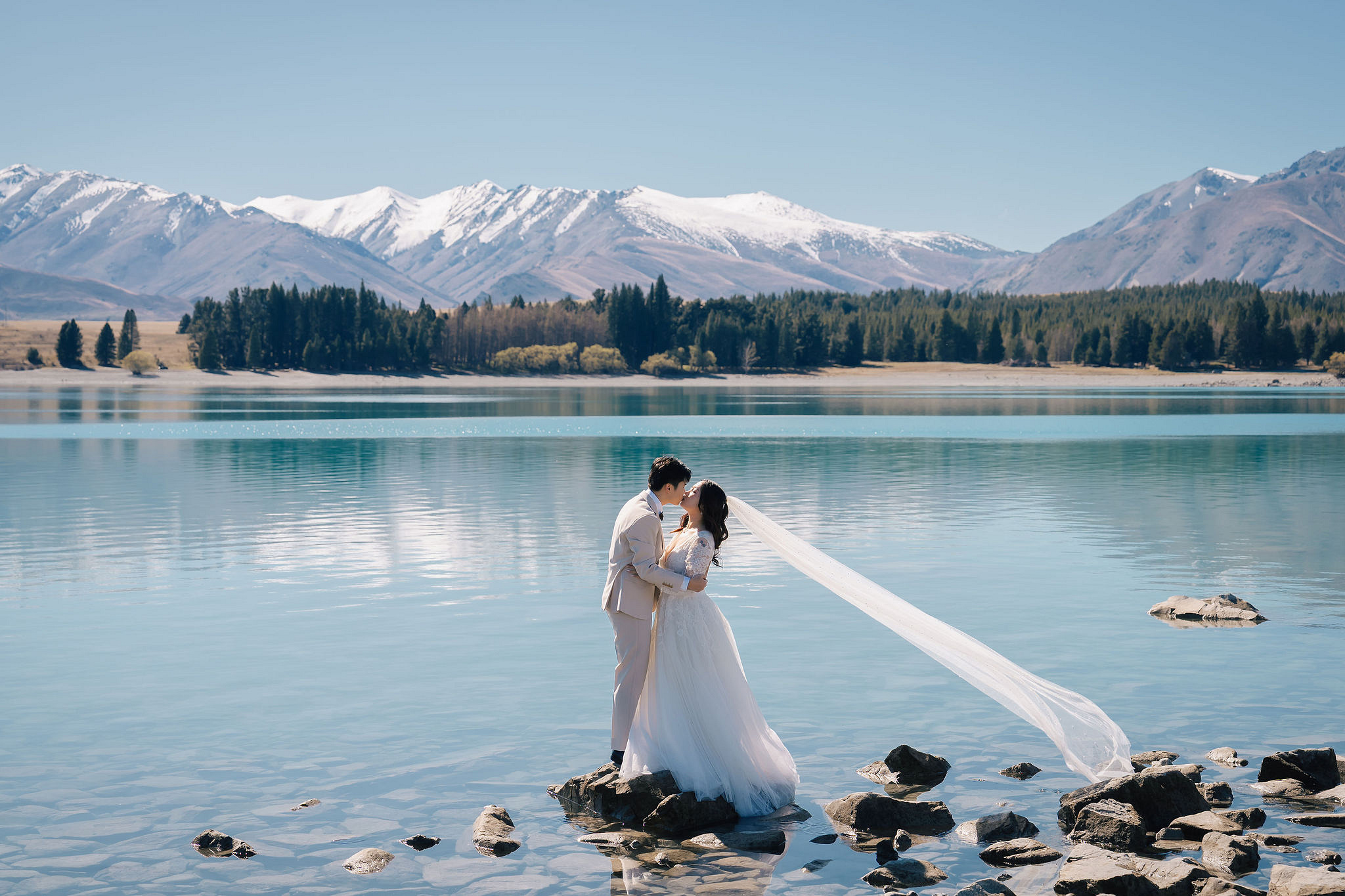 New Zealand Pre-Wedding Photoshoot | Lake Wakatipu, Alta Tarns, Coromandel Peak to Mount Cook at Lake Tekapo pre-wedding photo