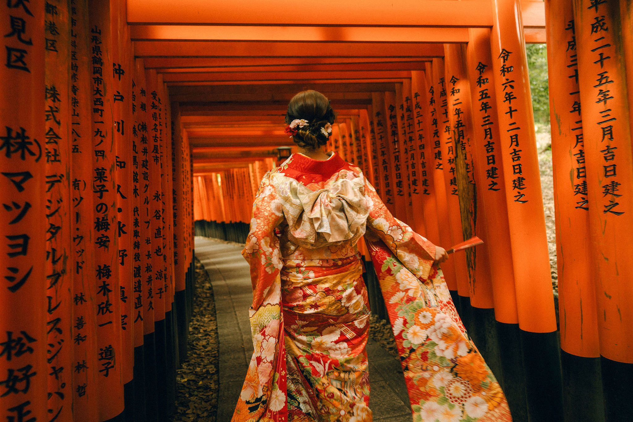 Kyoto Pre-Wedding Photoshoot | Fushimi Inari, Gion & Nara Park at Fushimi Inari Taisha pre-wedding photo