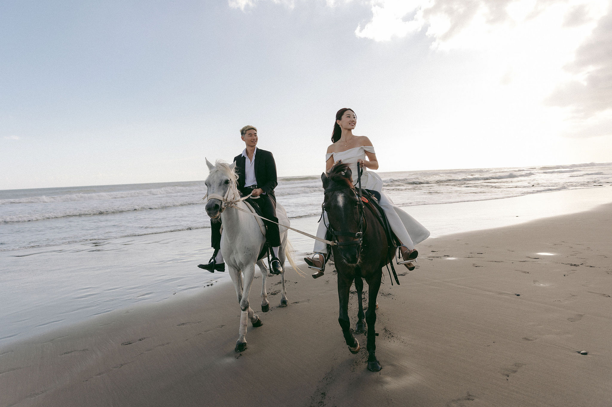 Bali Pre-Wedding Photoshoot | Mt. Batur Pinggan Village, Gelato Diner & Black Sand Beach at Beach   pre-wedding photo