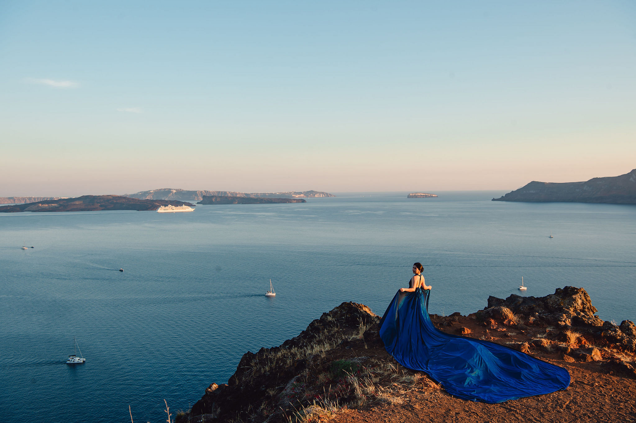 Santorini Pre-Wedding Photoshoot | Imerovigli, Firostefani & Finikia at Finikia pre-wedding photo