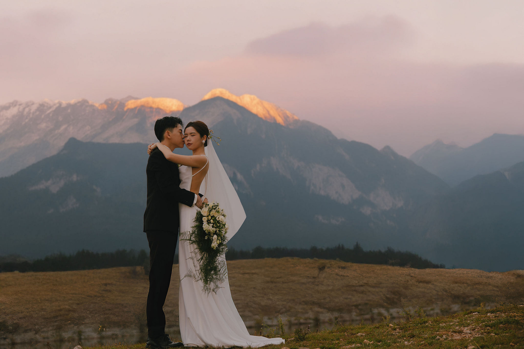 Yunnan Pre-Wedding Photoshoot Lijiang Dragon Jade Mountain Tribal Experience Ancient Town Hanfu at Jade Dragon Snow Mountain pre-wedding photo