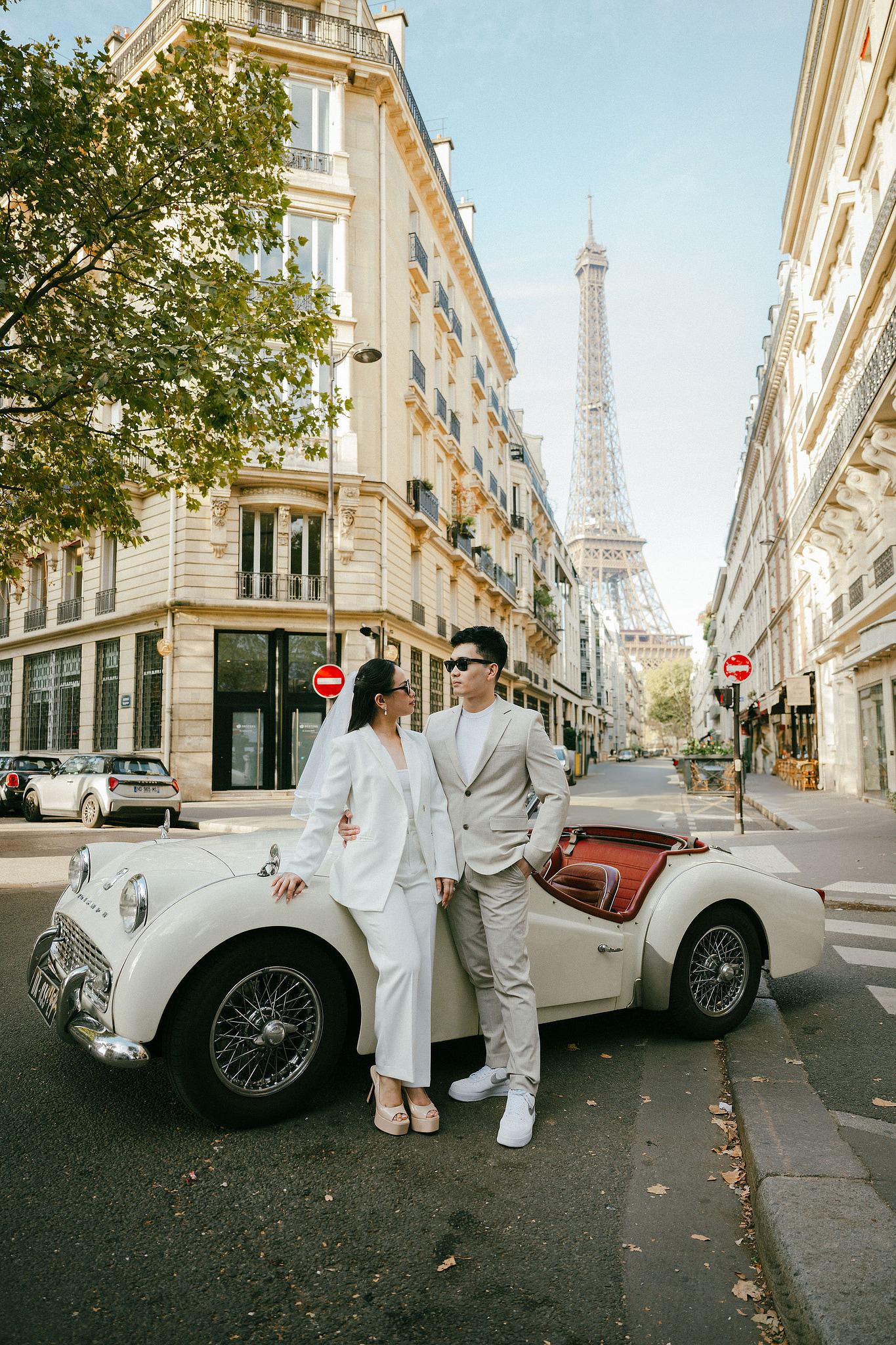 Paris Pre-Wedding Photoshoot | Trocadéro, Vintage Car, Parisian Café, Paris Rooftop & Louvre at Vintage Car pre-wedding photo