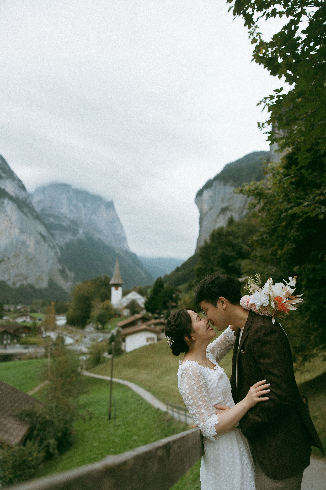 Switzerland Honeymoon Photoshoot Lucerne City Grindelwald First Cliff Lauterbrunnen Village at Lauterbrunnen pre-wedding photo