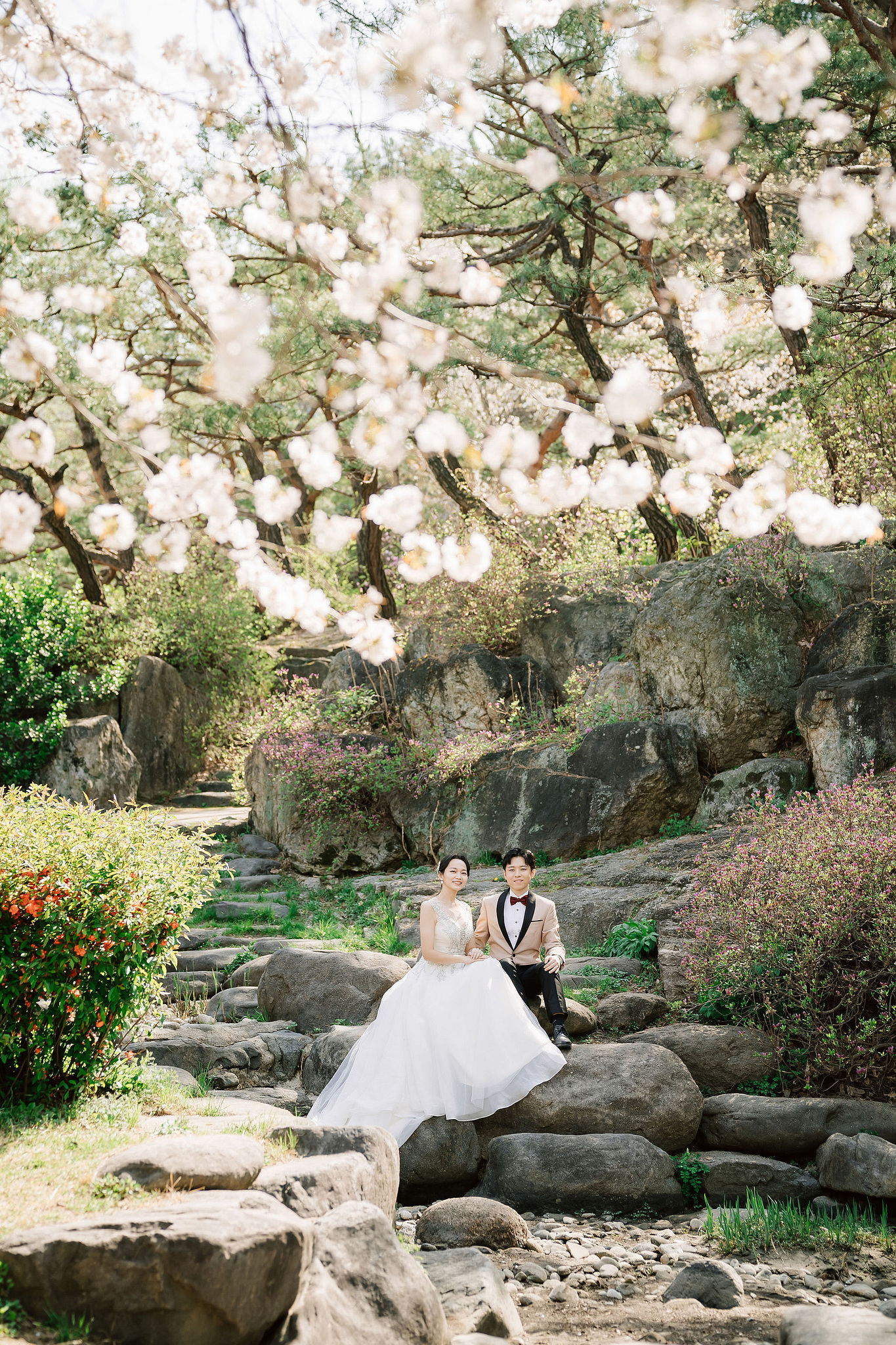 Seoul Pre-Wedding Photoshoot | Seoul Forest, Namsan Tower & Namsangol Hanok Village at Namsan Tower pre-wedding photo