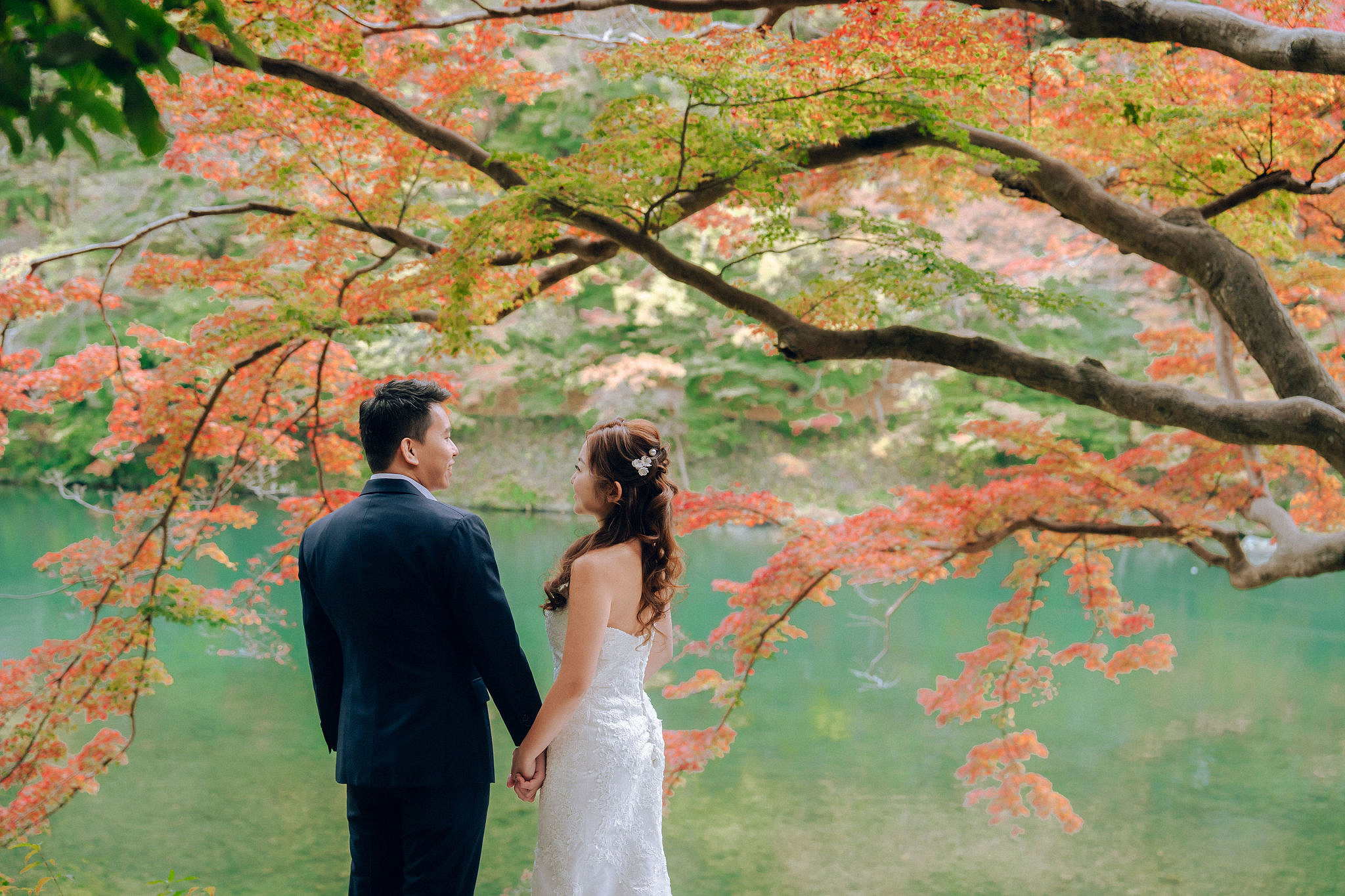 Kyoto Pre-Wedding Photoshoot | Arashiyama River, Arashiyama Temple & Mt. Wakakusa at Arashiyama River pre-wedding photo