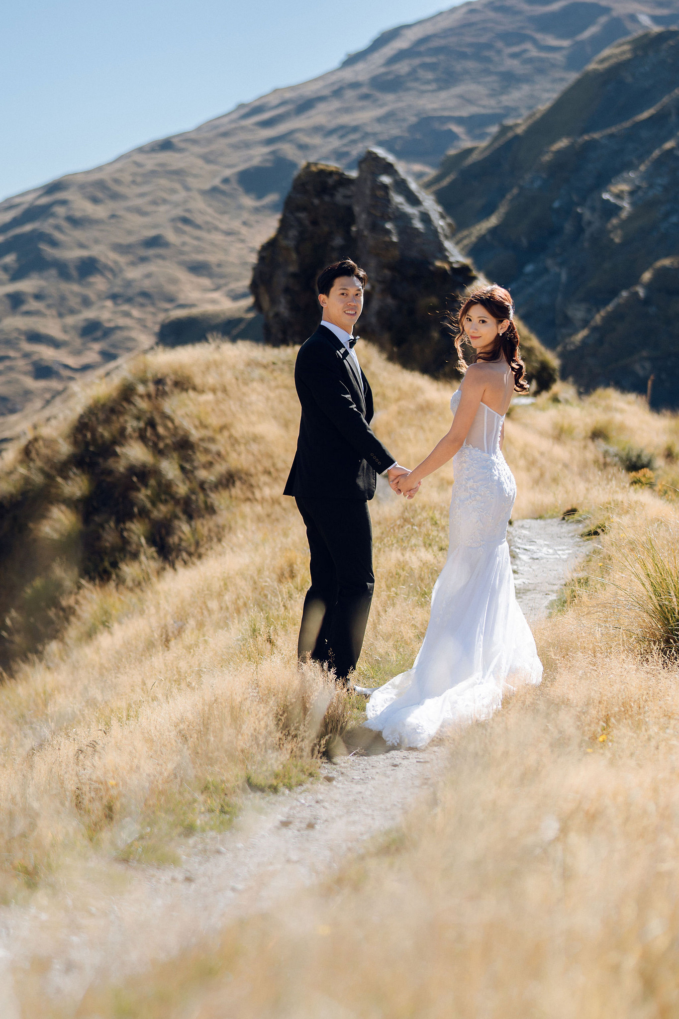 New Zealand Autumn Pre-Wedding Photoshoot Twin Peak Skippers Canyon Alpaca Farm Hilltop Cardrona Night Shoot Kombi Van at Skippers Canyon pre-wedding photo