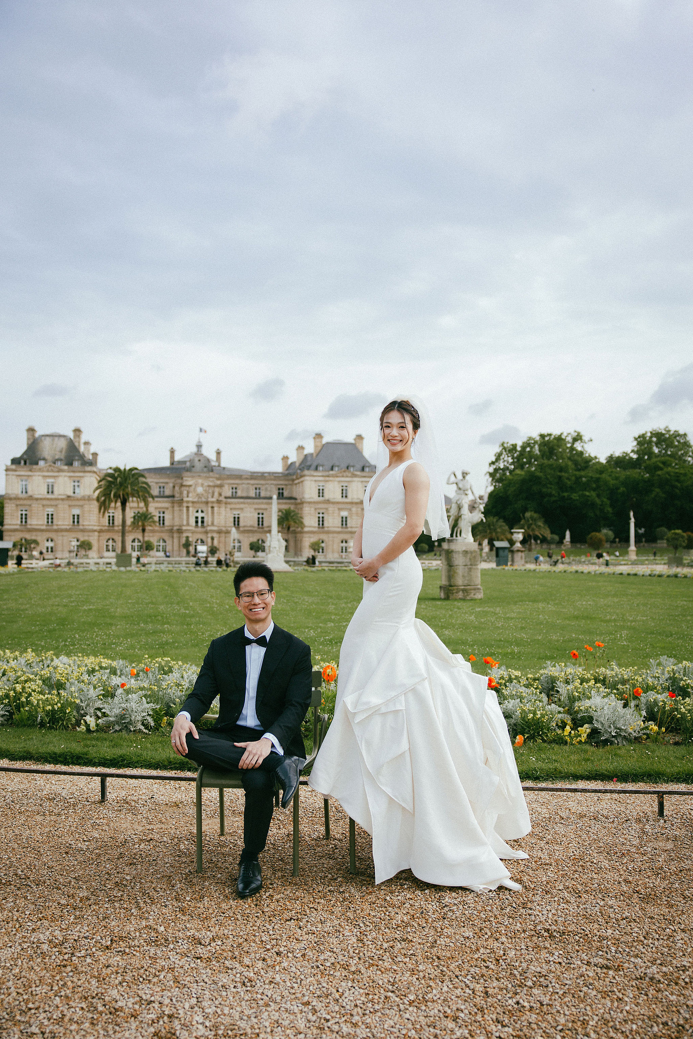 Paris Pre-Wedding Photoshoot | Place du Trocadéro, Luxembourg Gardens, Parisian Café, Louvre & Bir-Hakeim Bridge at Luxembourg Gardens pre-wedding photo