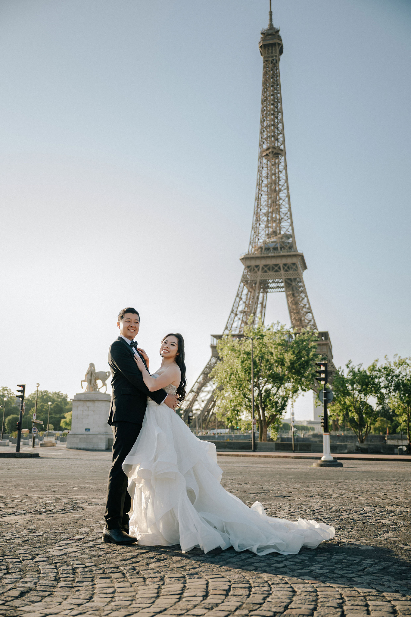 Paris Pre-Wedding Photoshoot | Place du Trocadéro, Port Debilly, Louvre, Parisian Streets & Bir-Hakeim Bridge at Place du Trocadéro pre-wedding photo