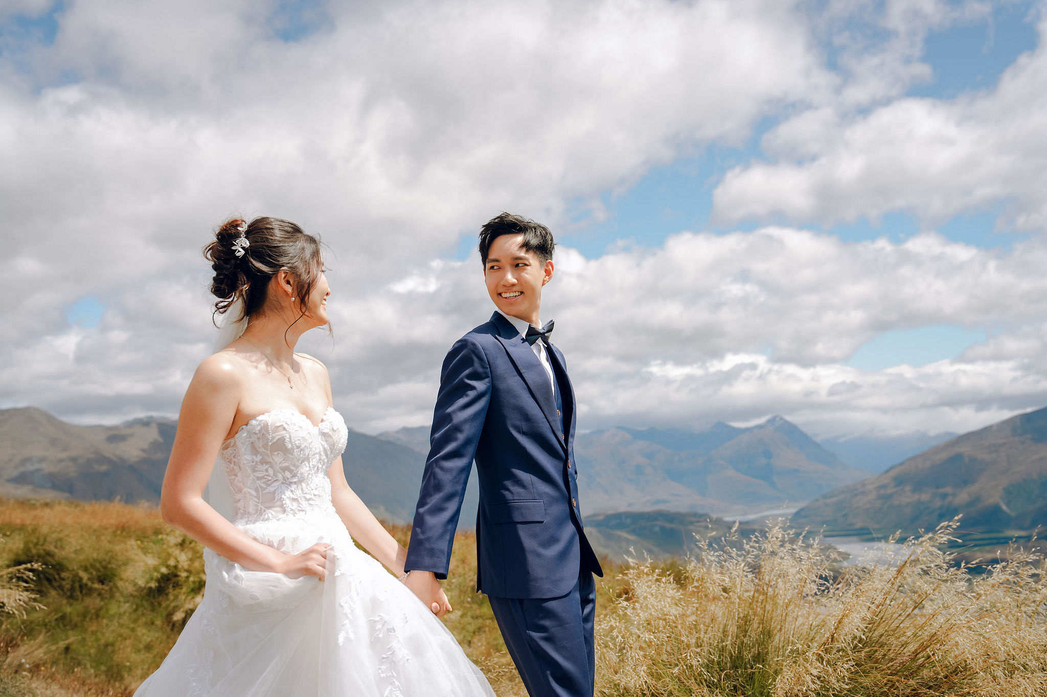 New Zealand Pre-Wedding Photoshoot | Coromandel Peak, Queenstown Highway & Alpaca Farm at Coromandel Peak pre-wedding photo