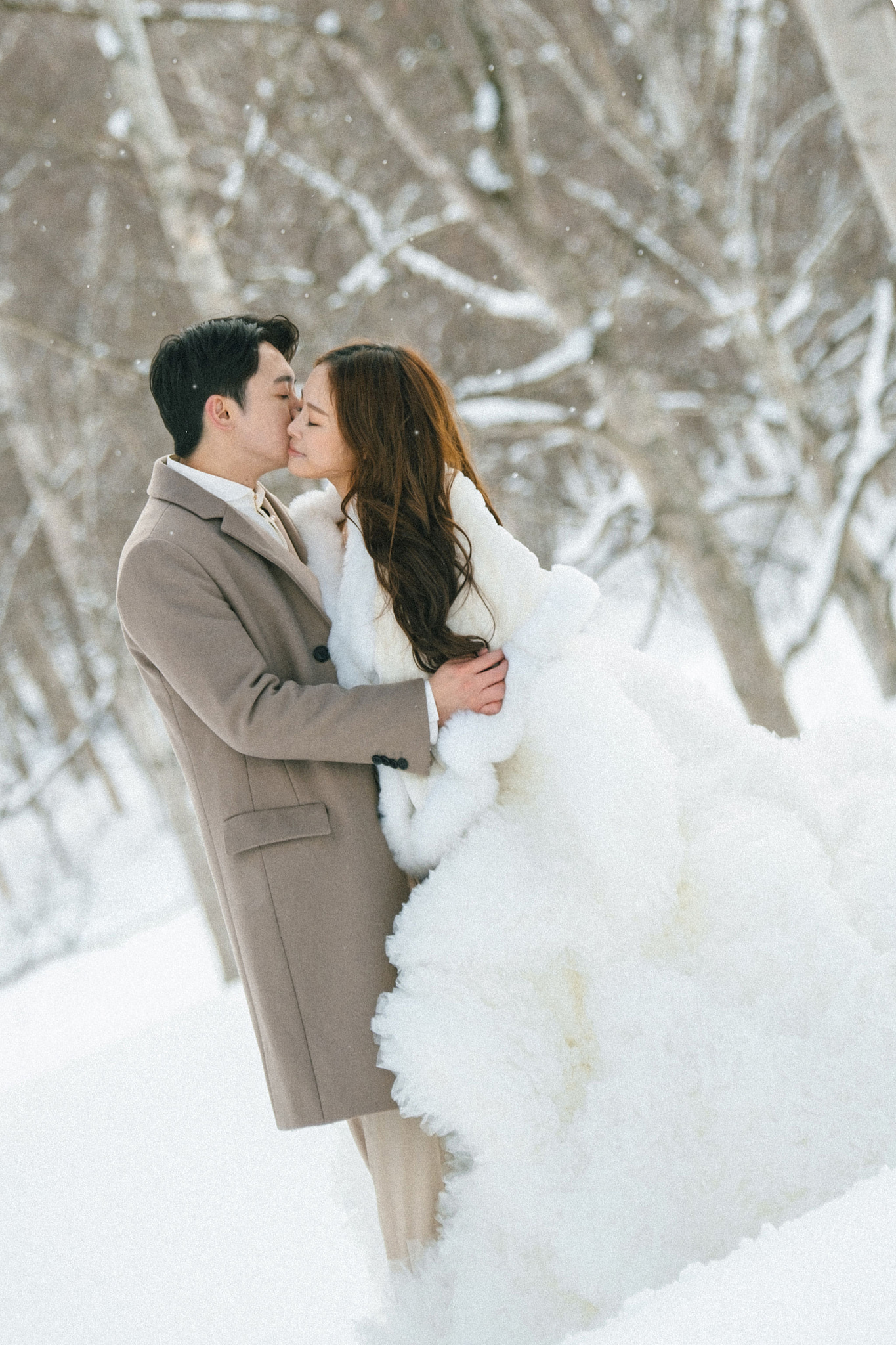Hokkaido Pre-Wedding Photoshoot | Birch Forest, Rusutsu Resort & Hirafu Village at Birch Forest pre-wedding photo