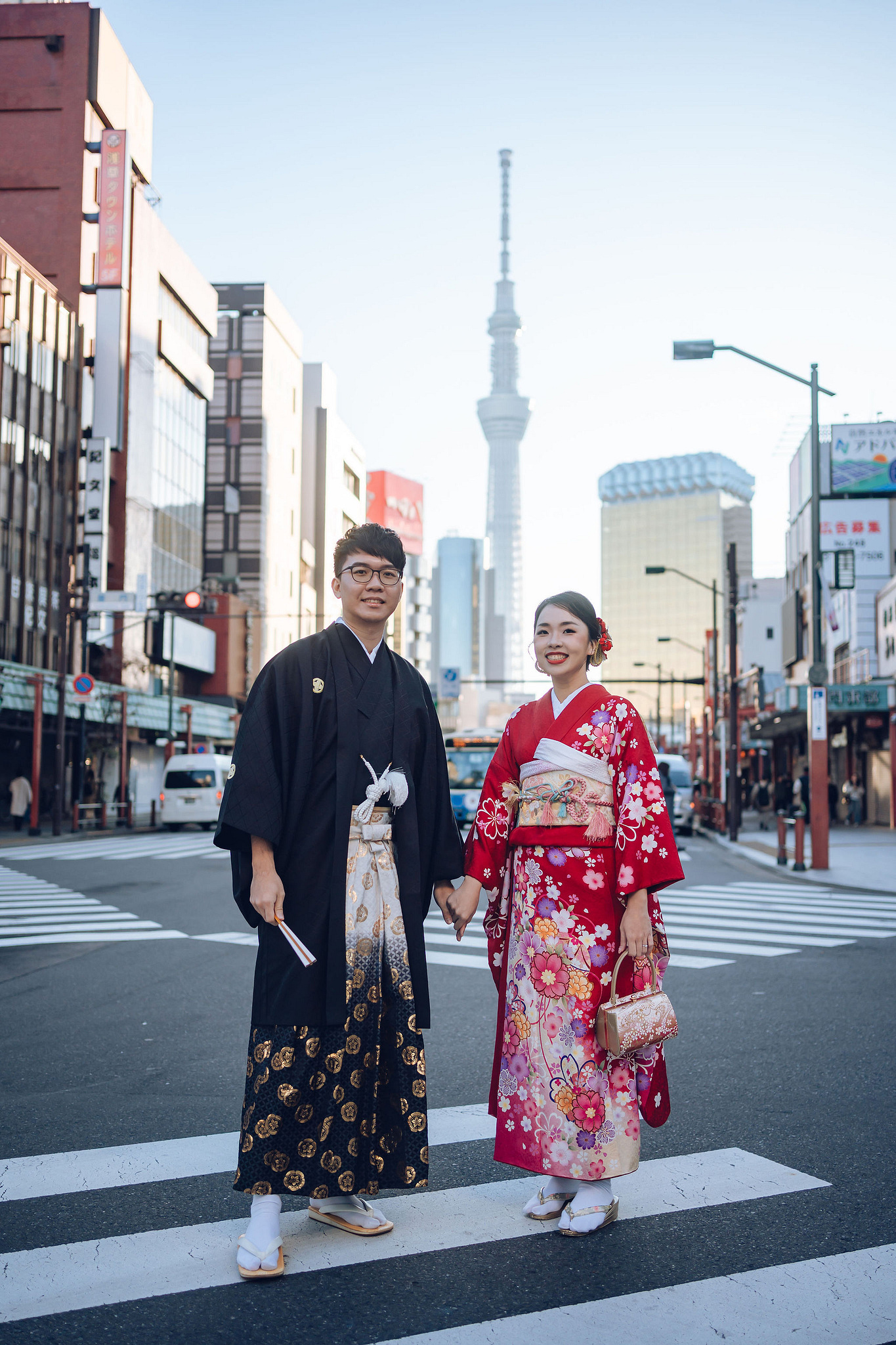Tokyo & Mt Fuji Pre-Wedding Photoshoot | Asakusa Temple, Maple Corridor, Susuki Fields & Lake Kawaguchiko at Asakusa Temple pre-wedding photo