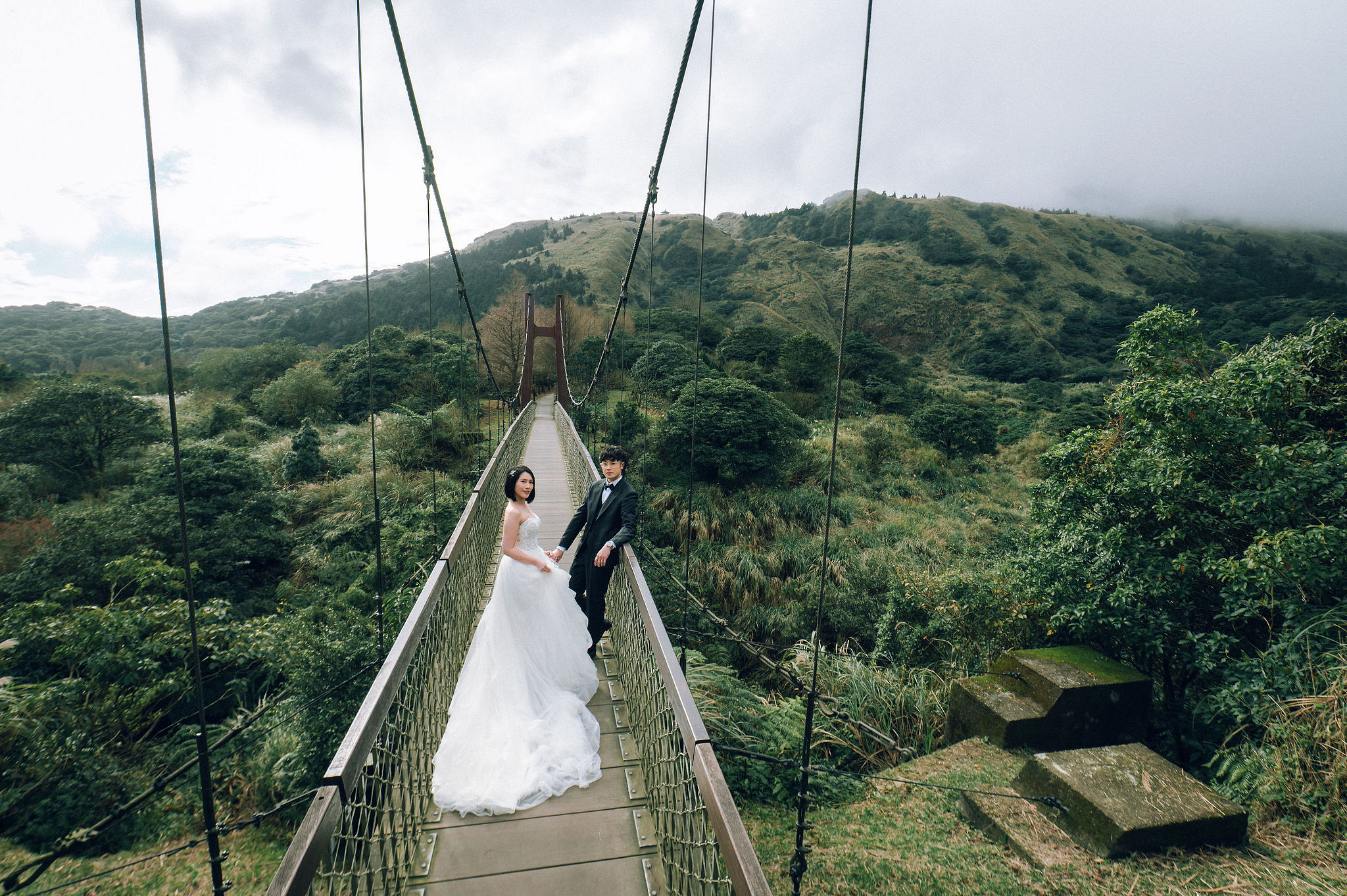 Taiwan Pre-Wedding Photoshoot | Ximending, Lengshuikeng & Jiufen at Leng Shui Keng pre-wedding photo
