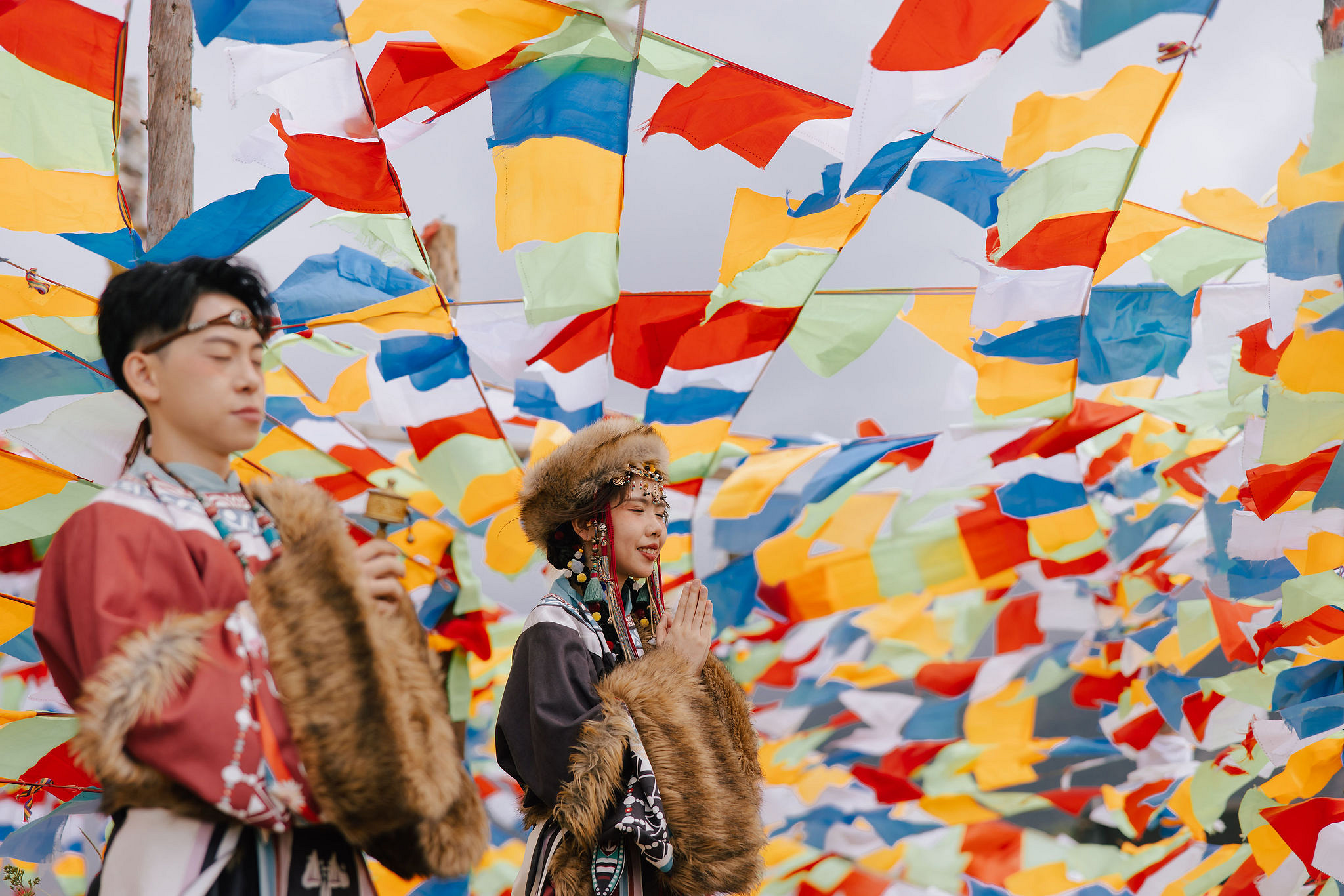 Yunnan Pre-Wedding Photoshoot Lijiang Dragon Jade Mountain Tribal Experience Ancient Town Hanfu at Yunnan Highland Pastures pre-wedding photo