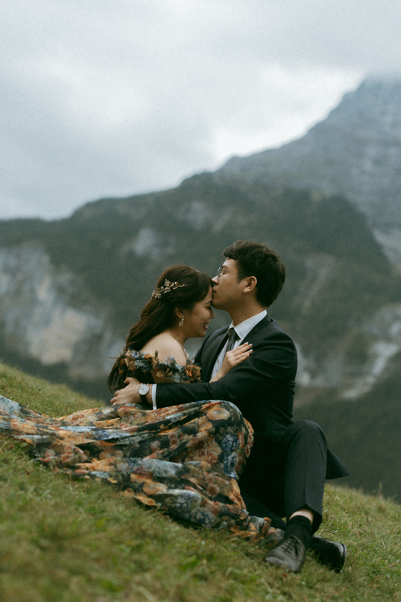 Switzerland Honeymoon Photoshoot Lucerne City Grindelwald First Cliff Lauterbrunnen Village at Grindelwald pre-wedding photo