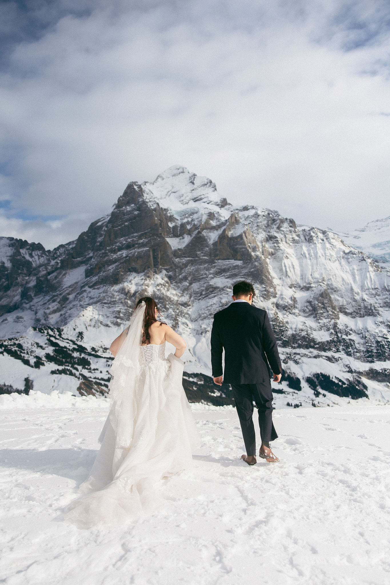 Switzerland Pre-Wedding Photoshoot | Lauterbrunnen, Grindelwald First & Lake Brienz at Grindelwald First pre-wedding photo