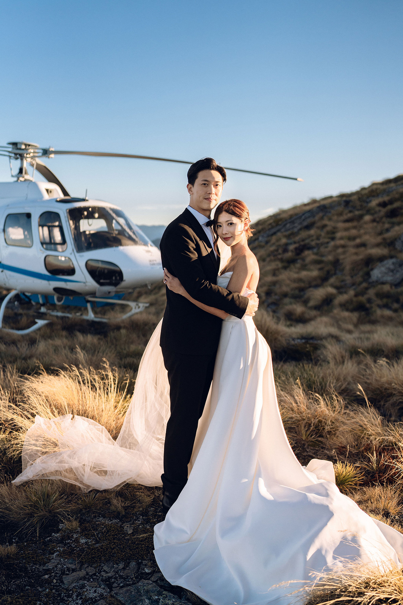 New Zealand Autumn Pre-Wedding Photoshoot Twin Peak Skippers Canyon Alpaca Farm Hilltop Cardrona Night Shoot Kombi Van at Twin Peak pre-wedding photo
