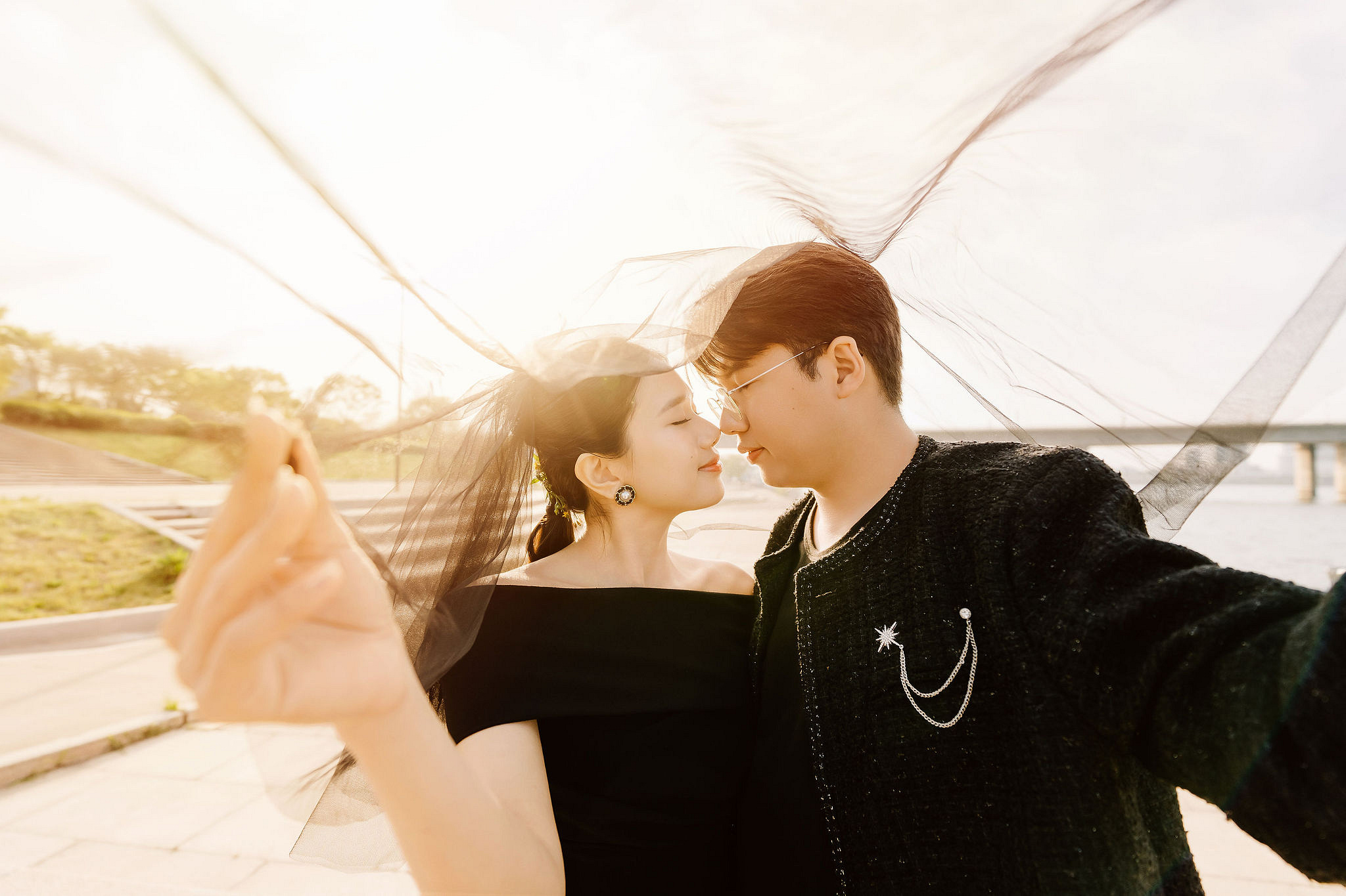 Seoul Pre-Wedding Photoshoot | Namsan, City Streets & Hangang Park at Hangang Park pre-wedding photo