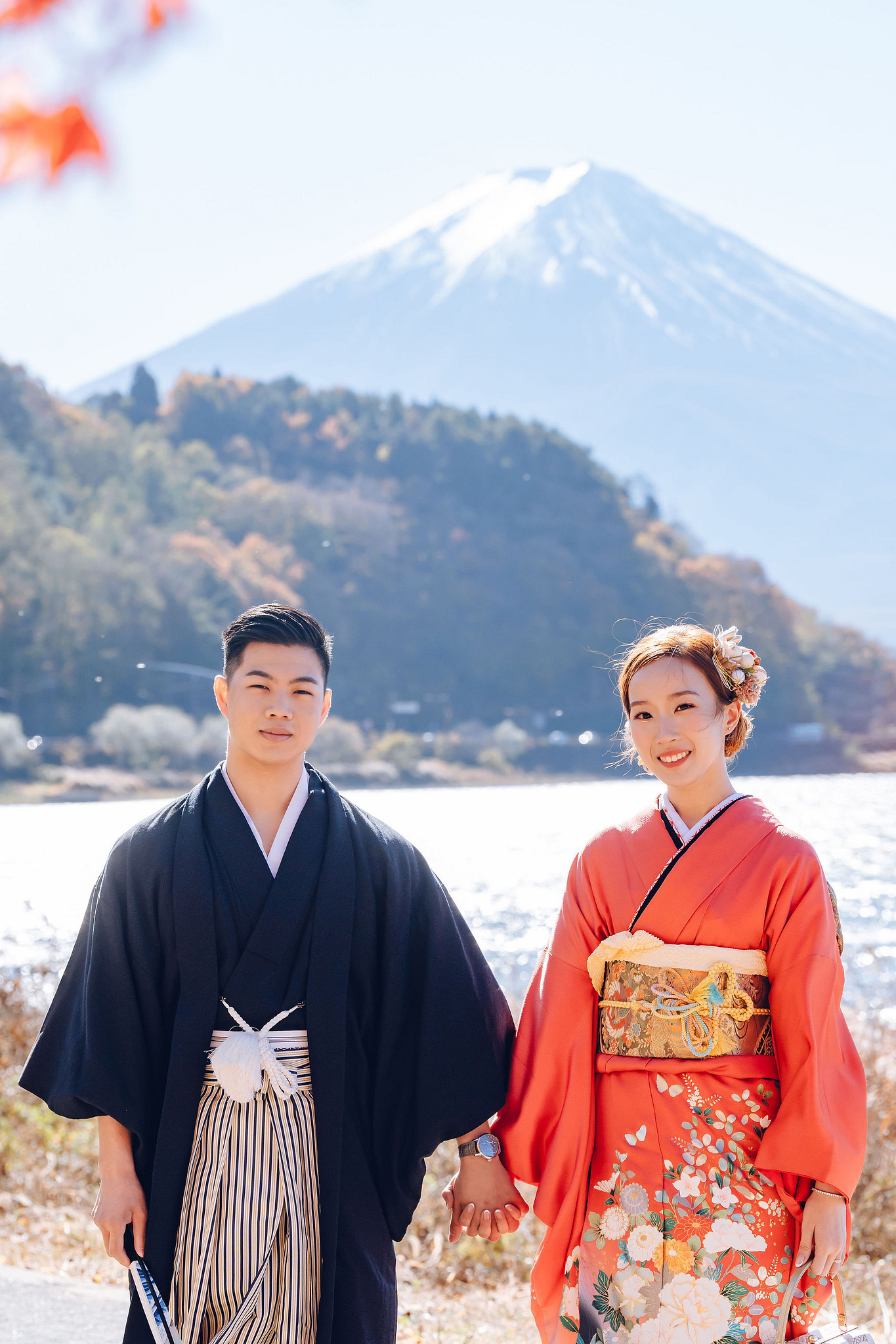 Tokyo & Mt Fuji Pre-Wedding Photoshoot | Maple Corridor, Lake Kawaguchiko & Shibuya Crossing at Maple Corridor (Momiji Kairo) pre-wedding photo