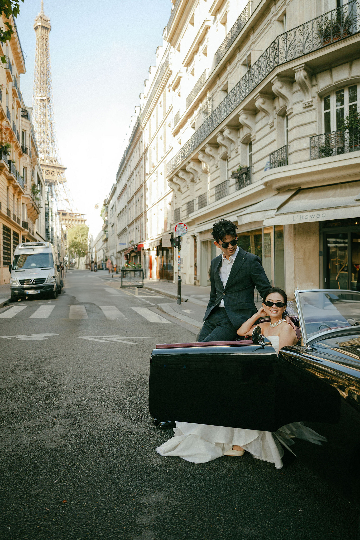 Paris Pre-Wedding Photoshoot | Bir-Hakeim Bridge, Paris Streets & Château de Fontainebleau at Paris Streets pre-wedding photo