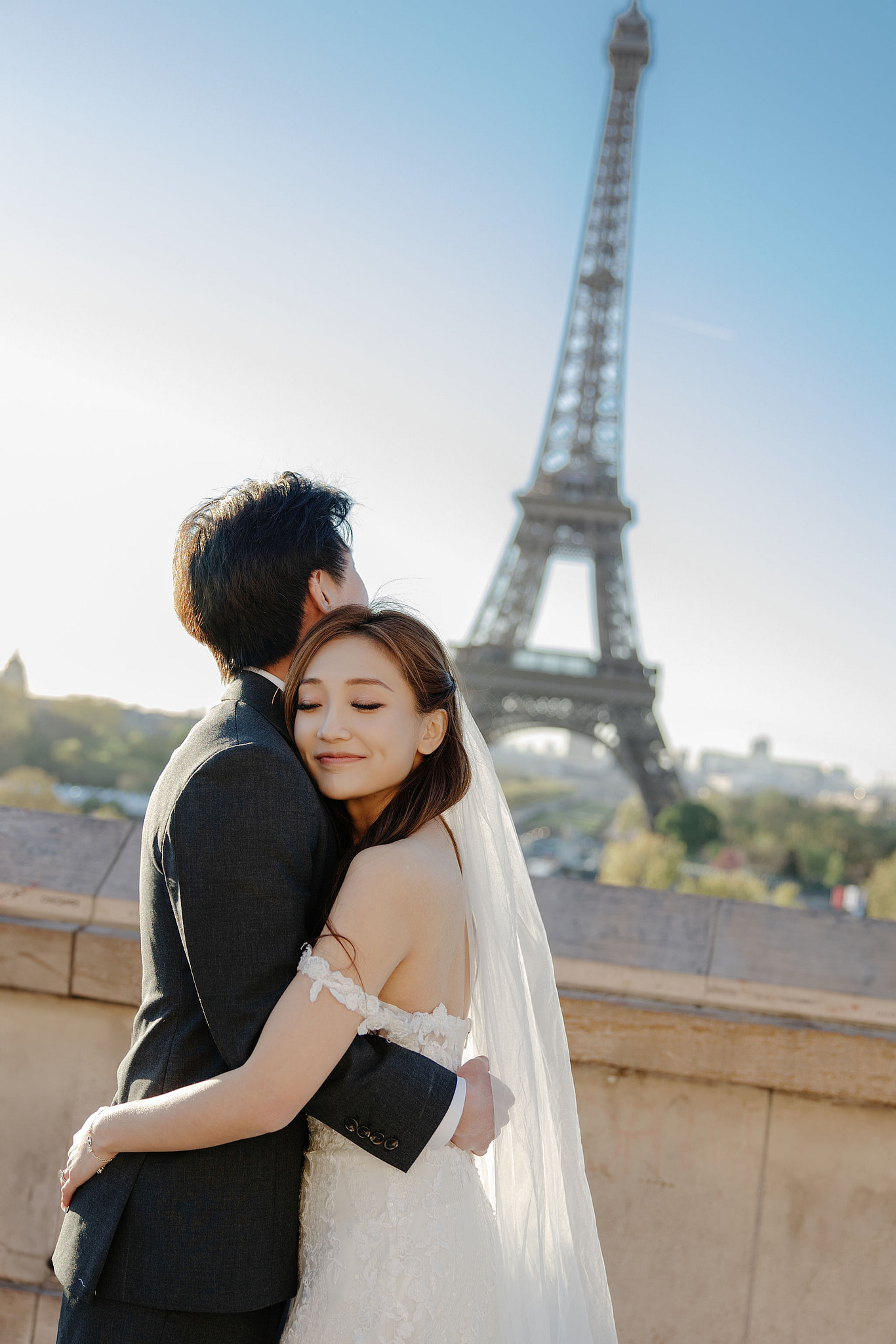 Paris Pre-Wedding Photoshoot | Place du Trocadéro, Bir-Hakeim Bridge, Sacré-Cœur Basilica, Parisian Café & Palais Royal at Place du Trocadéro pre-wedding photo