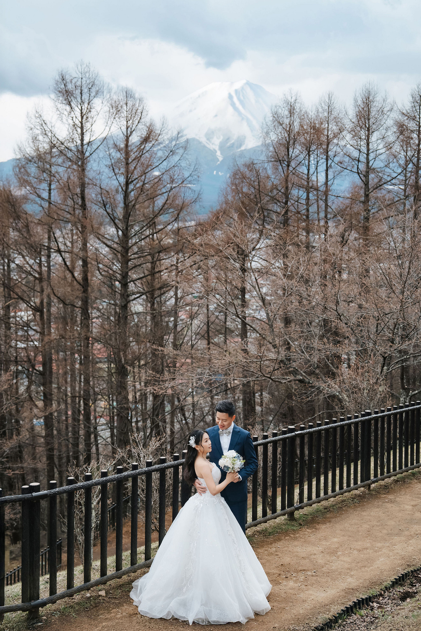 Tokyo & Mt Fuji Pre-Wedding Photoshoot | Tokyo Shrine, Chureito Pagoda & Lake Kawaguchiko at Chureito Pagoda pre-wedding photo