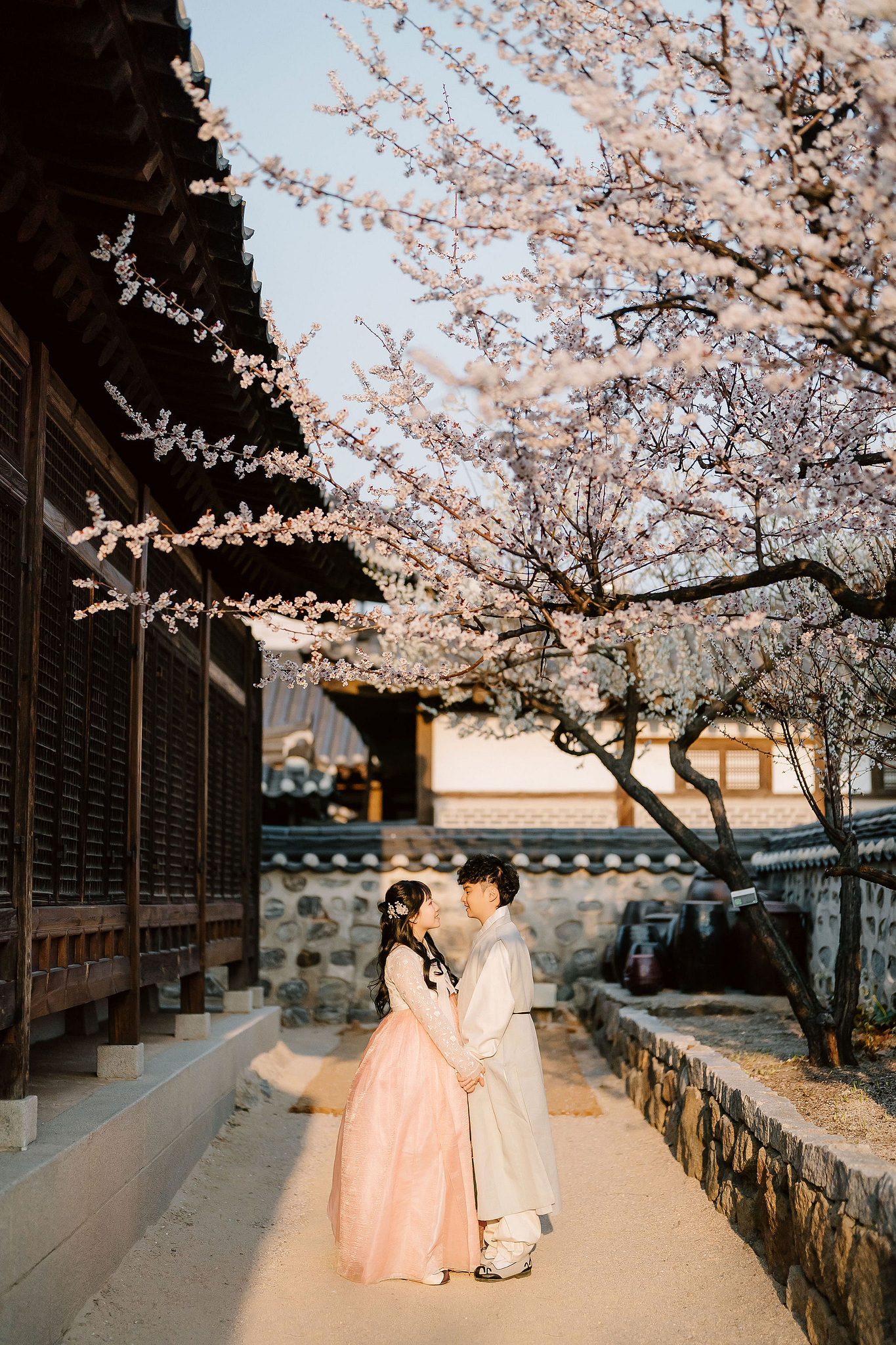 Seoul Pre-Wedding Photoshoot | Yongma Land, Seoul Forest & Namsangol Hanok Village at Namsangol Hanok Village pre-wedding photo