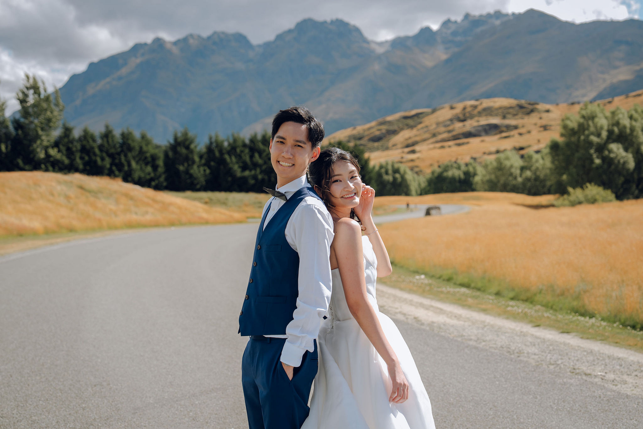 New Zealand Pre-Wedding Photoshoot | Coromandel Peak, Queenstown Highway & Alpaca Farm at Queenstown Highway pre-wedding photo