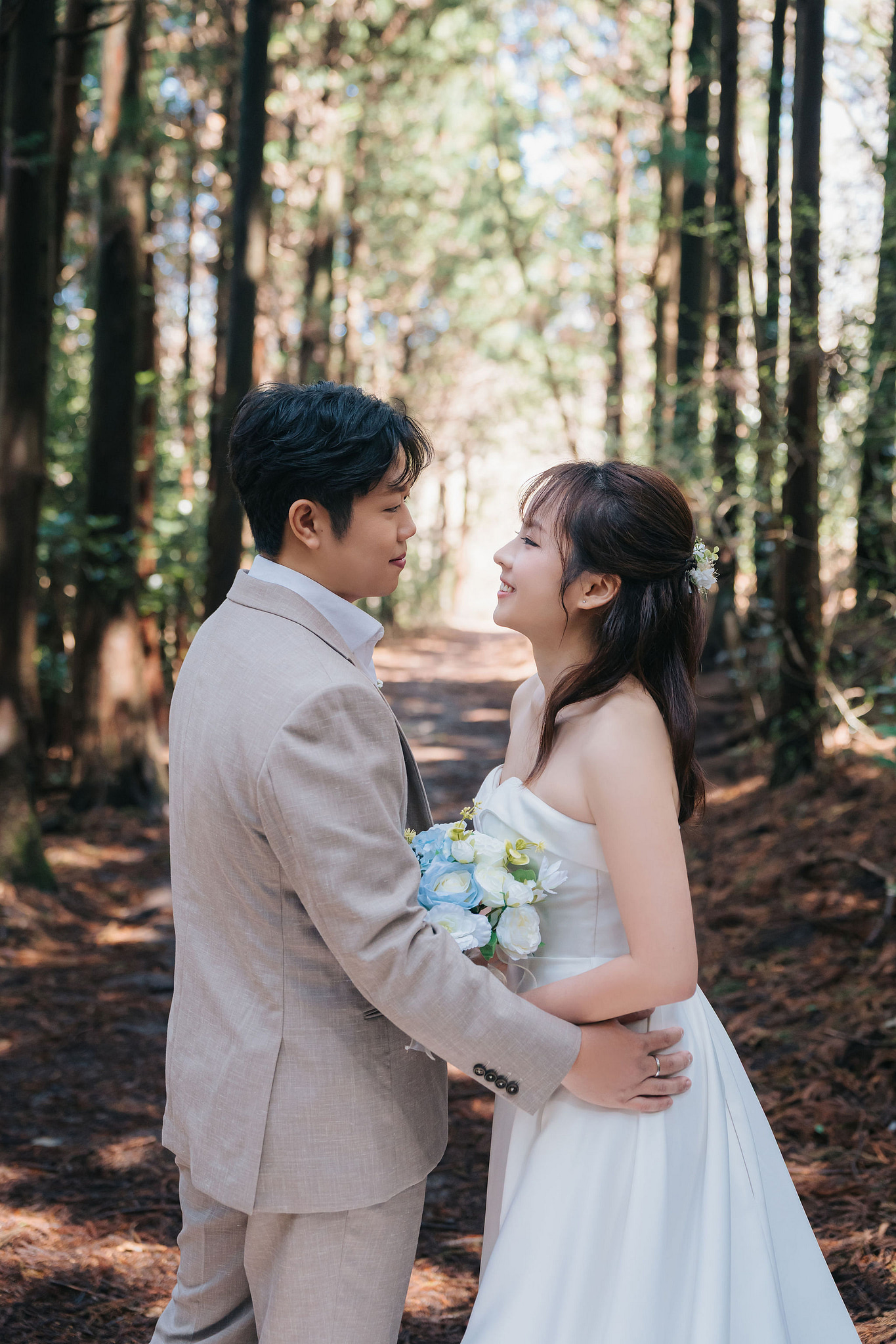 Jeju Pre-Wedding Photoshoot | Wangimae Forest, Yerae Ecological Park & Geumneung Beach at Wangimae Forest pre-wedding photo