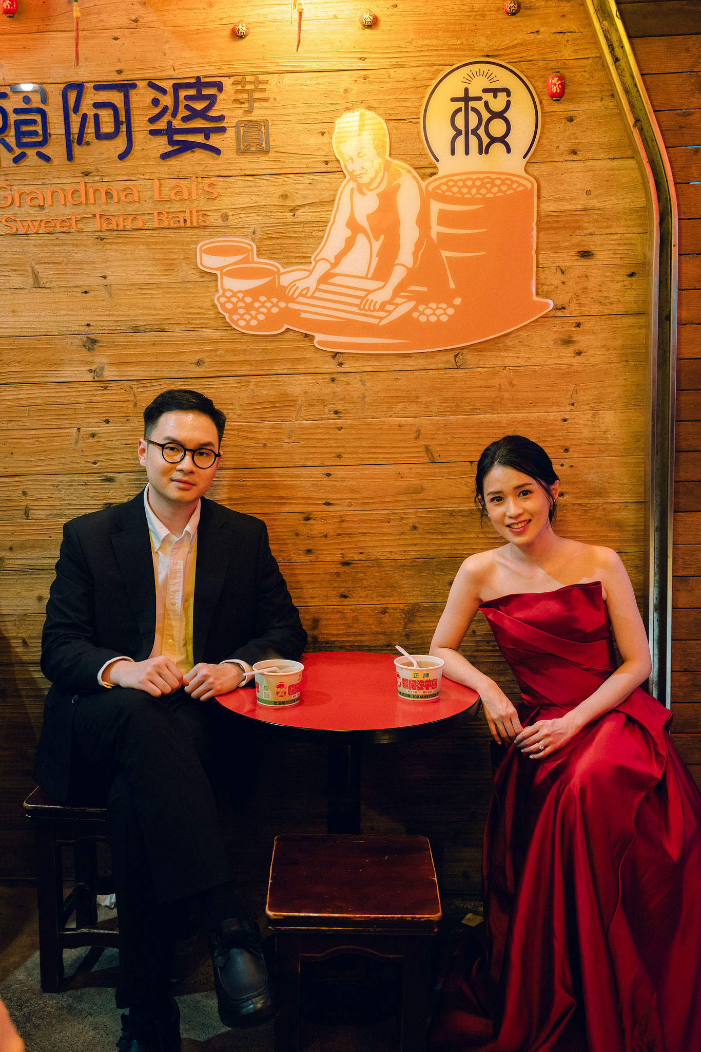 Taiwan Pre-Wedding Photoshoot | Dadaocheng, Shifen & Jiufen at Jiufen pre-wedding photo