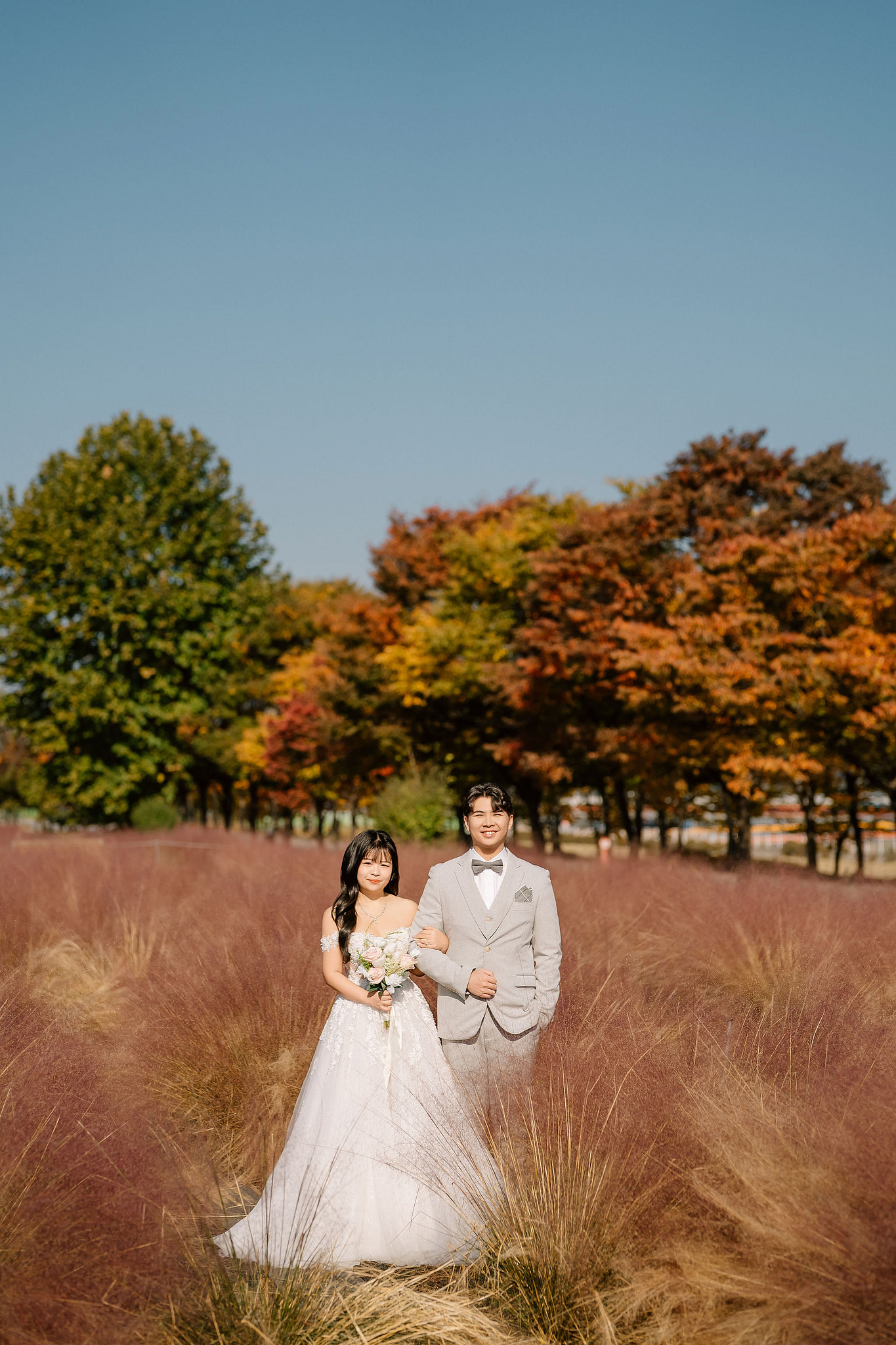 Seoul Pre-Wedding Photoshoot | Muhly Park, Seoul Forest & Cafe Street` at Muhly Park pre-wedding photo